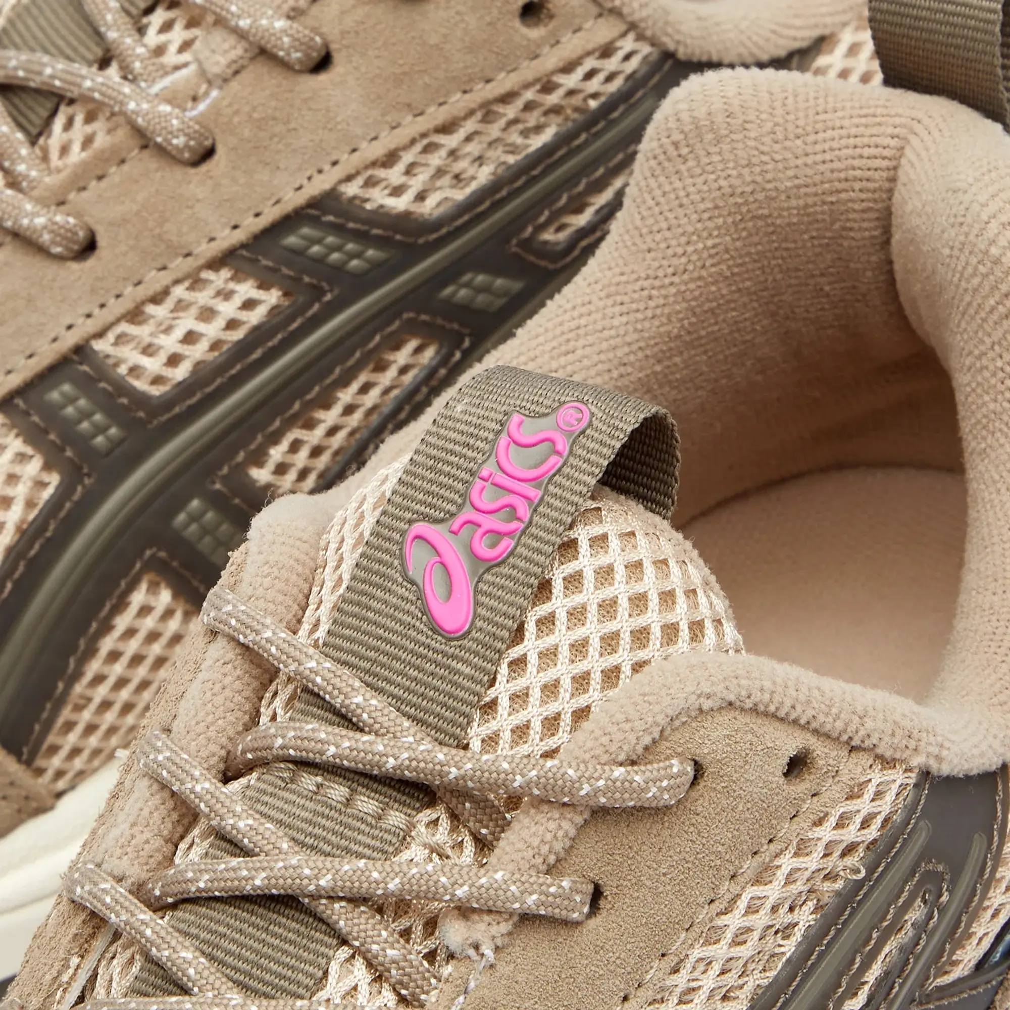 ASICS gel-1090v2 trainers in beige & brown
