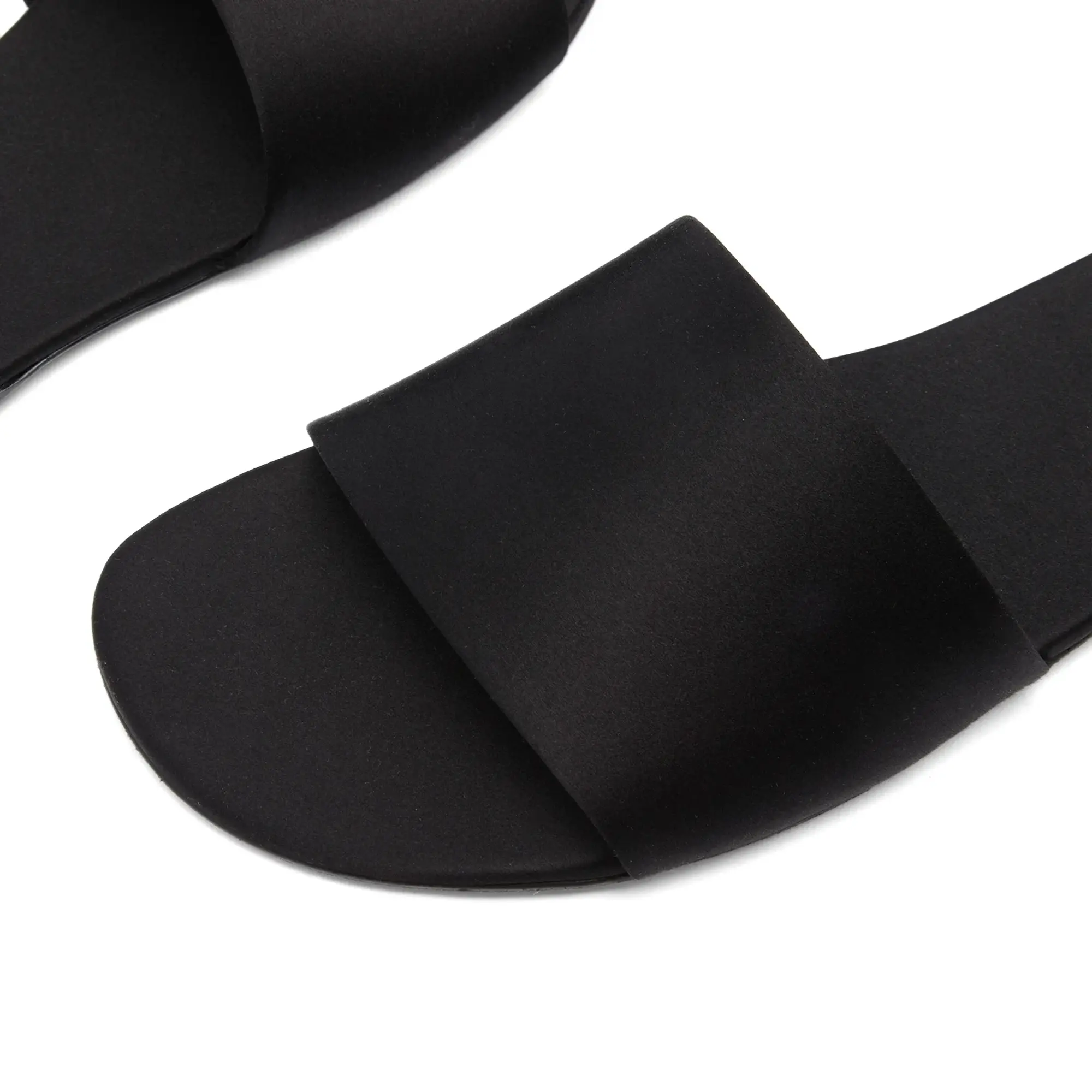 Saint Laurent Men's Tail 05 Slide Sandal Black