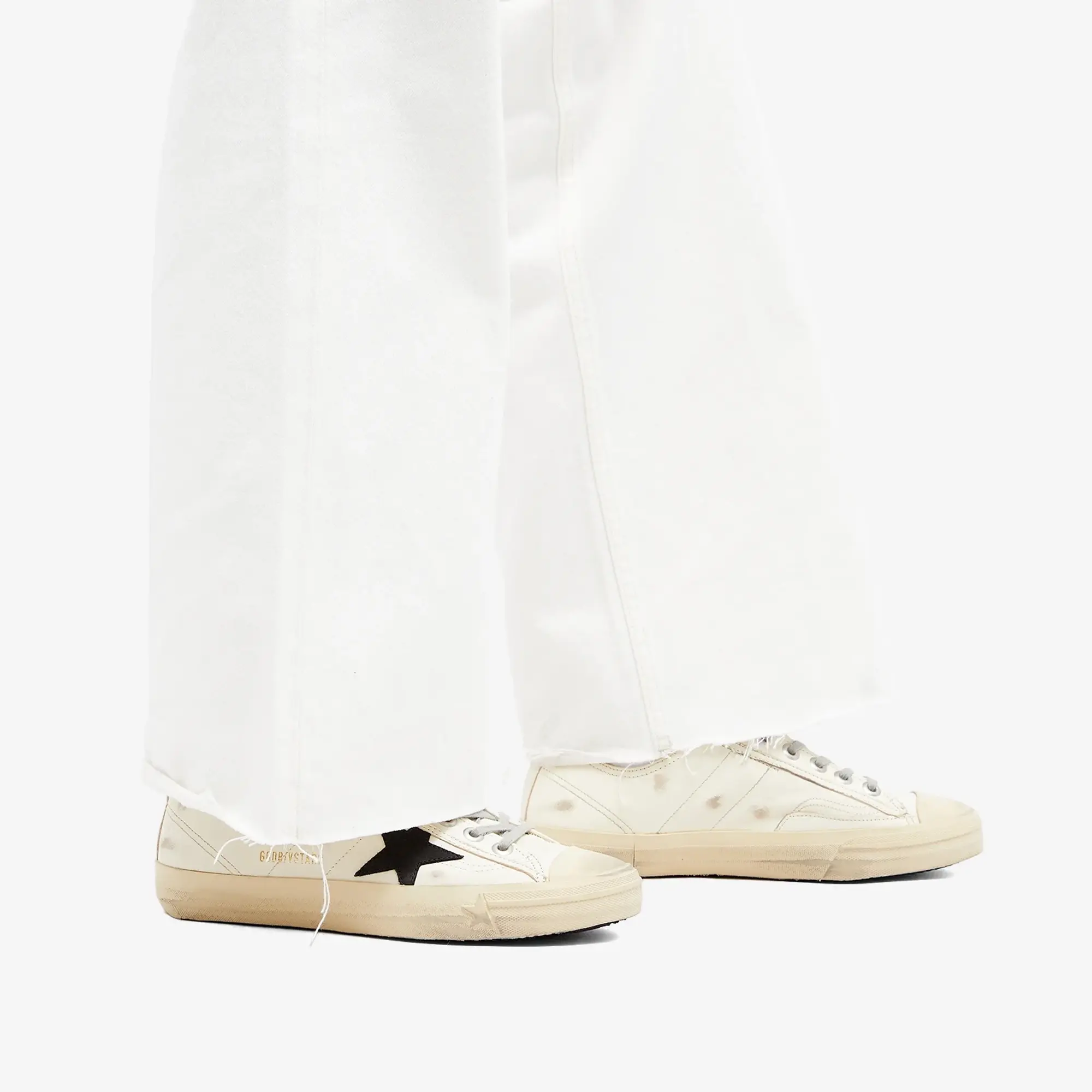 Golden Goose Women's V-Star Sneaker Dirty White/Black