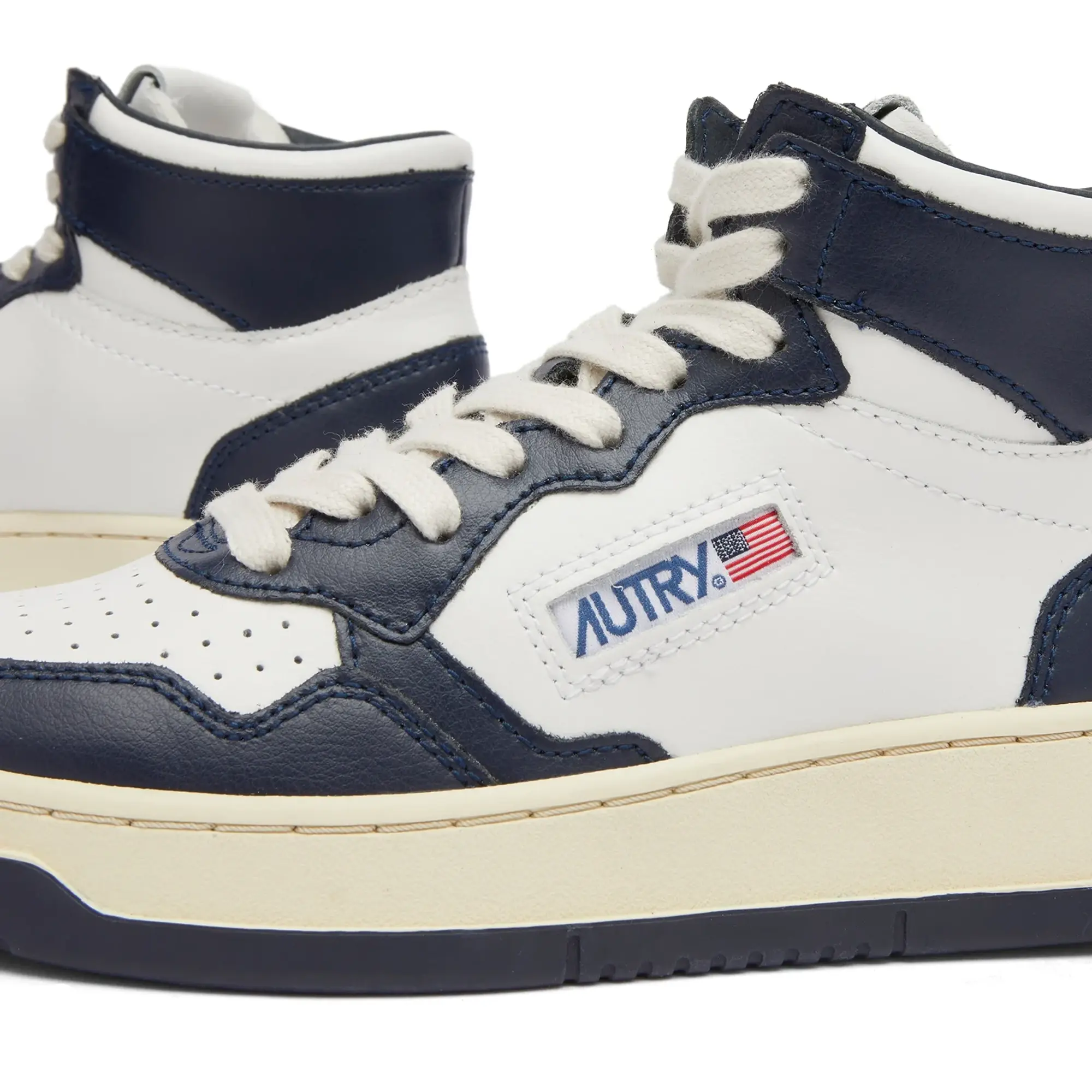 Autry Women's Medalist Mid Sneaker White