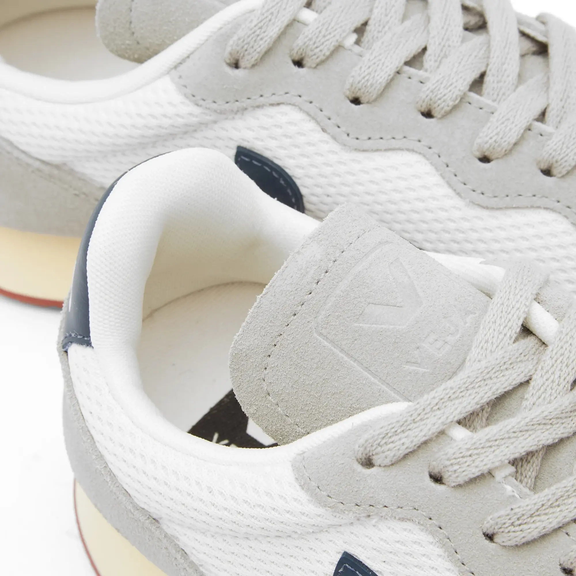 Veja  RIO BRANCO  women's Shoes (Trainers) in White