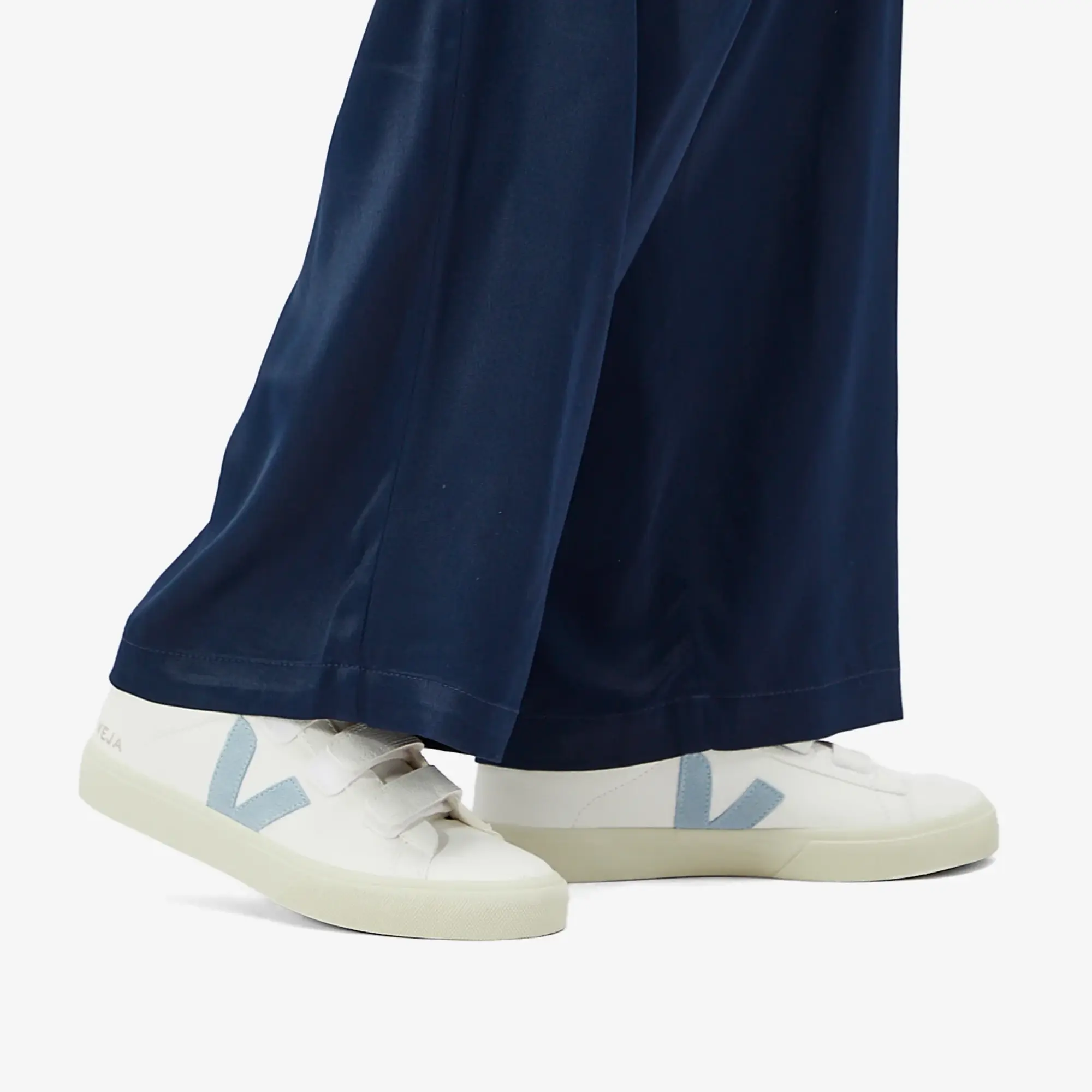 Veja Women's Recife Chrome Free Leather Velcro Trainers
