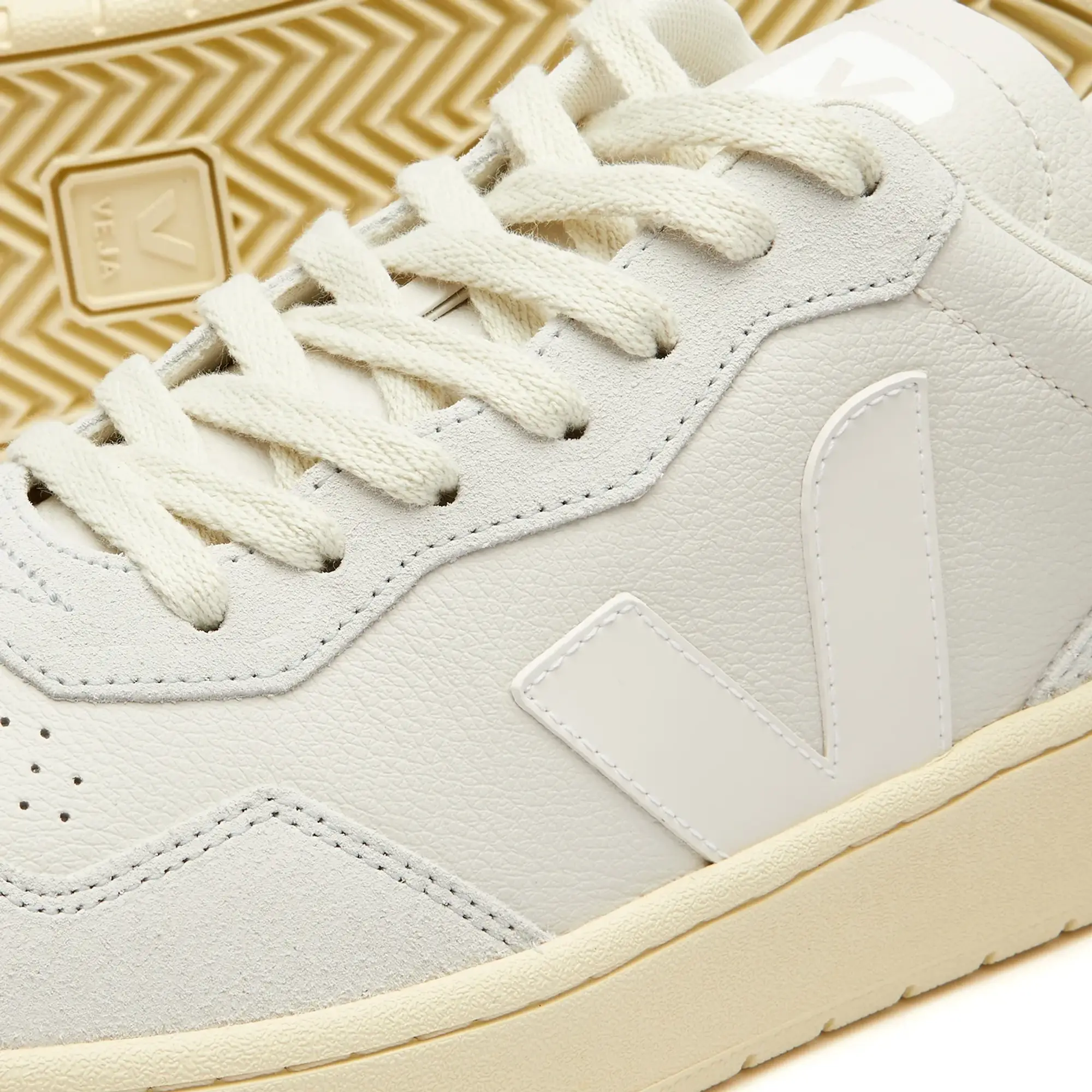 Veja V-90 O.t. Leather Trainers