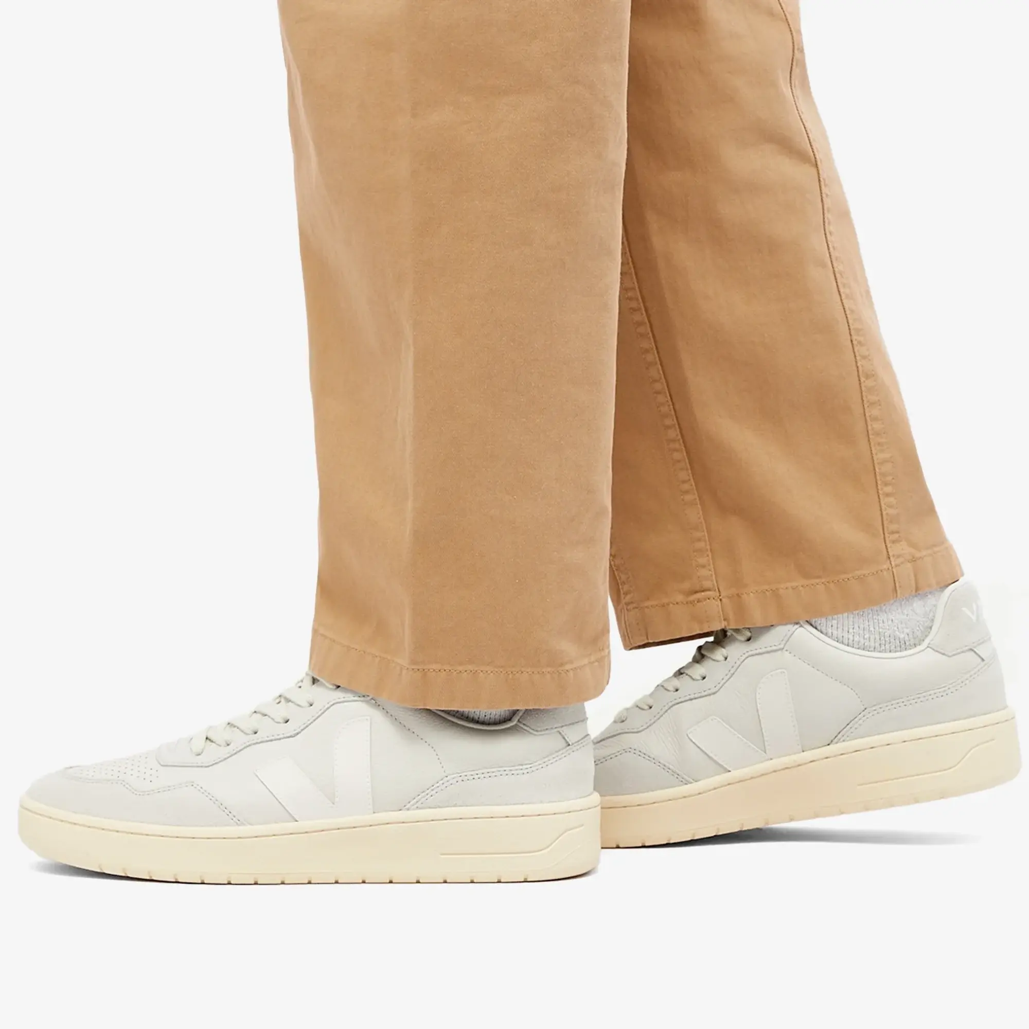 Veja V-90 O.t. Leather Trainers
