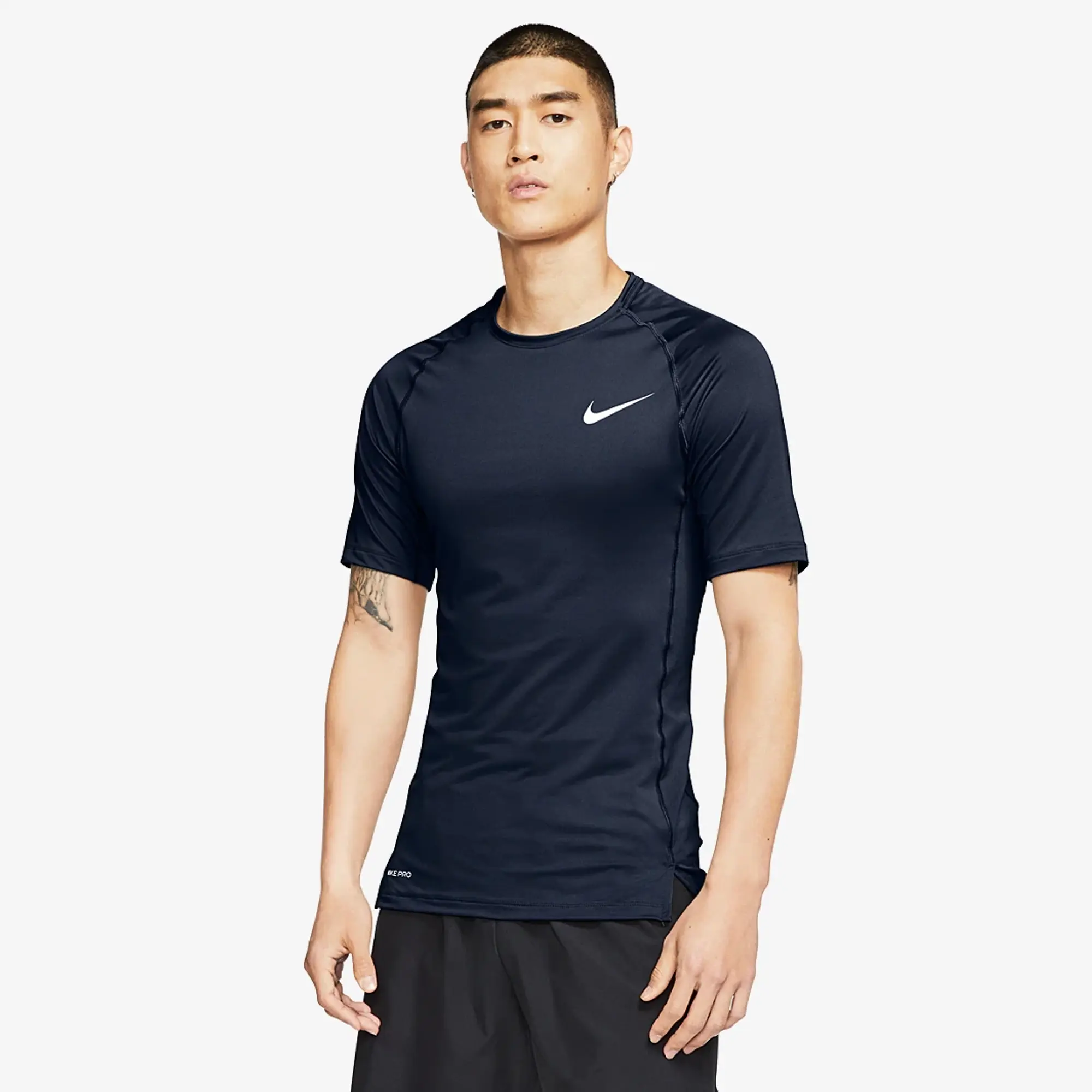 Nike tight fit t shirt hotsell