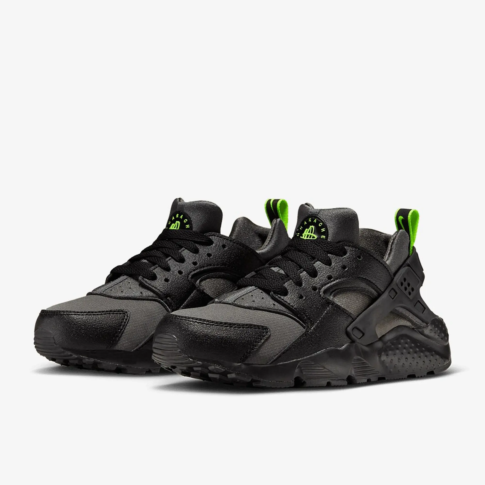 Nike black huarache junior hotsell