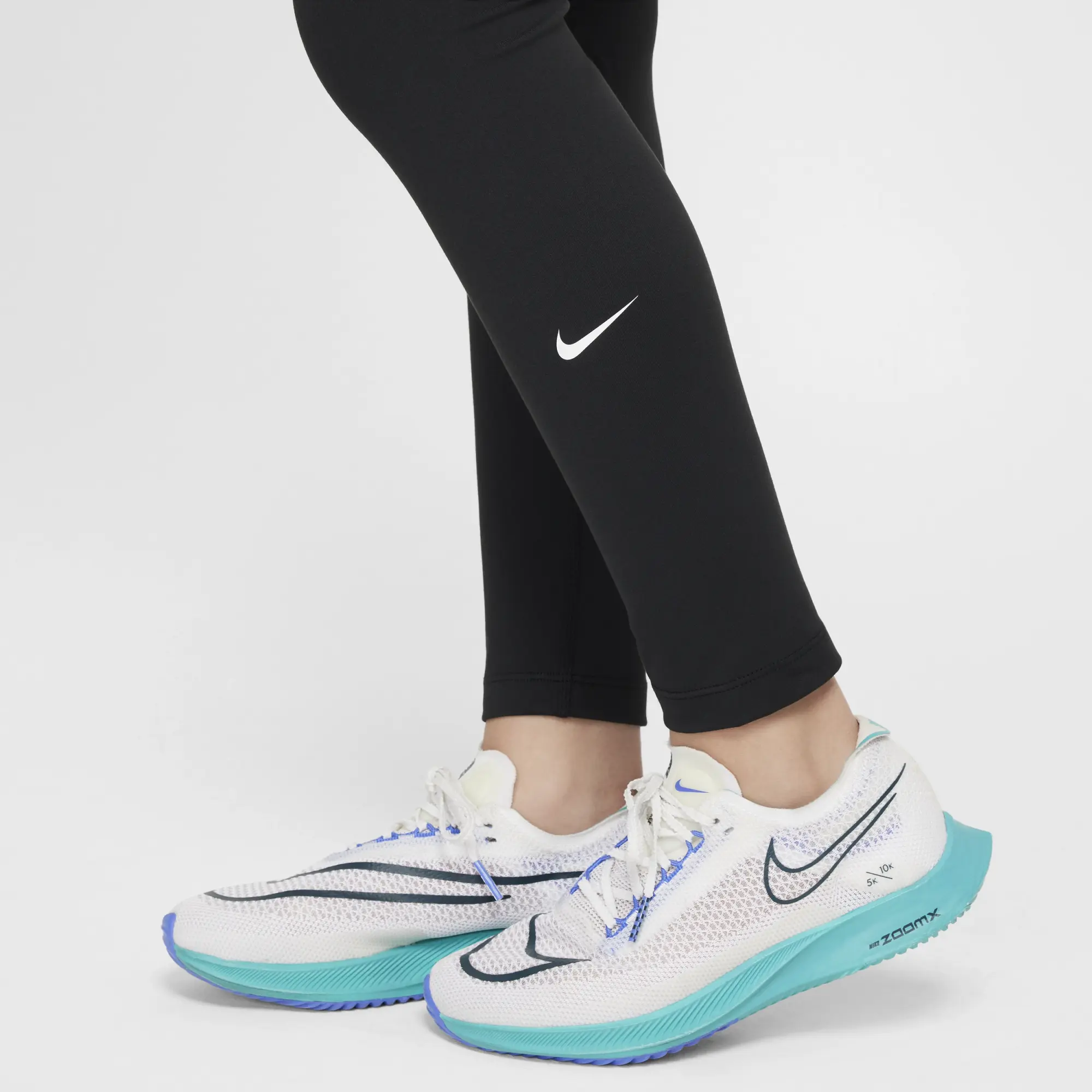 Nike Older Kids One Leggings in Black/White