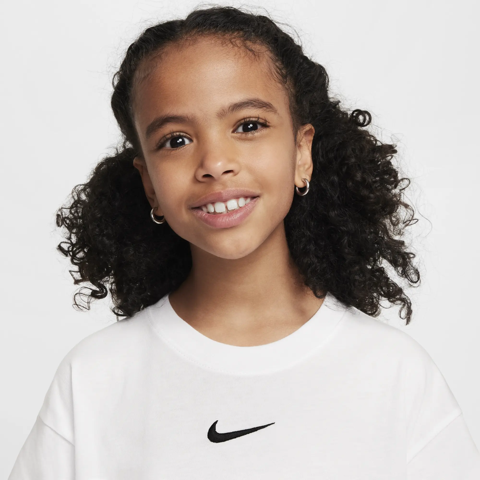 Nike Sportswear Essential Older Kids' (Girls') T-Shirt - White