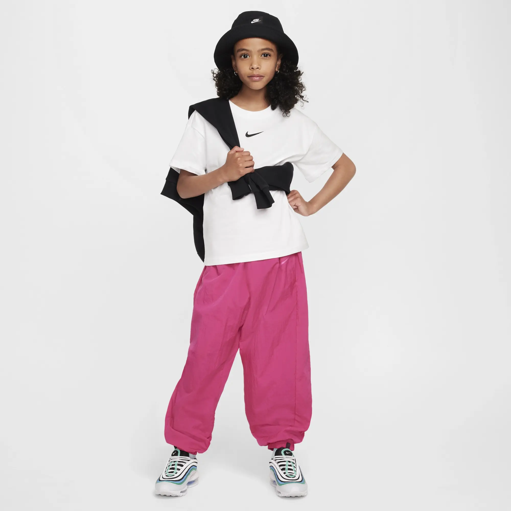 Nike Sportswear Essential Older Kids' (Girls') T-Shirt - White