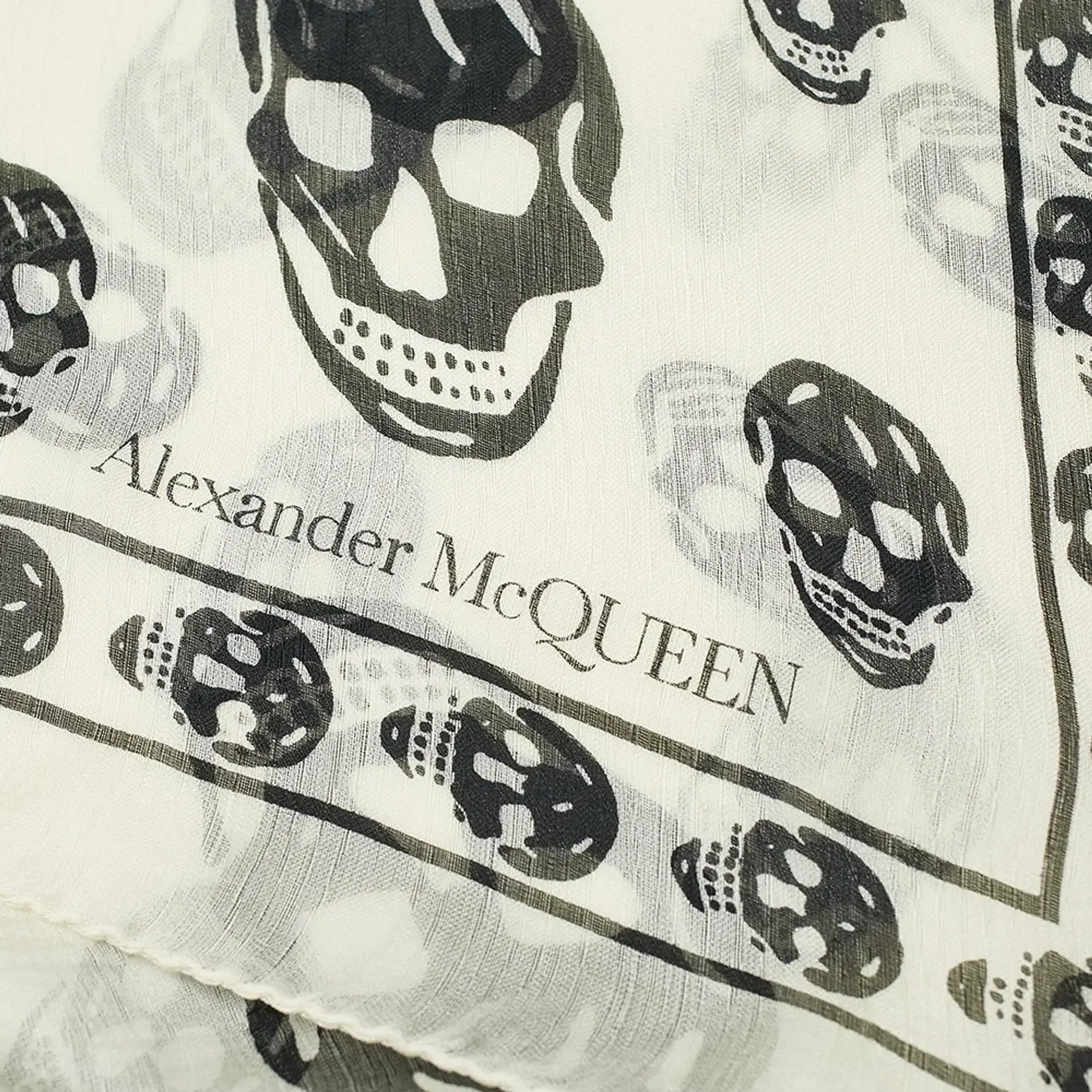 Alexander McQueen Men's Skull Scarf Ivory/Black