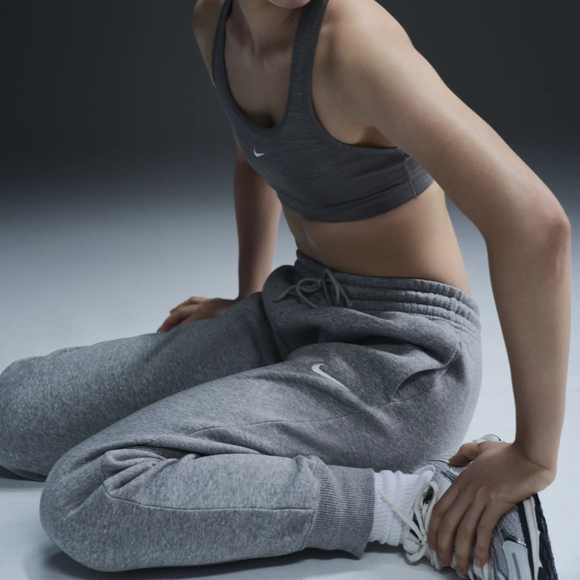 Nike Phoenix - Grey