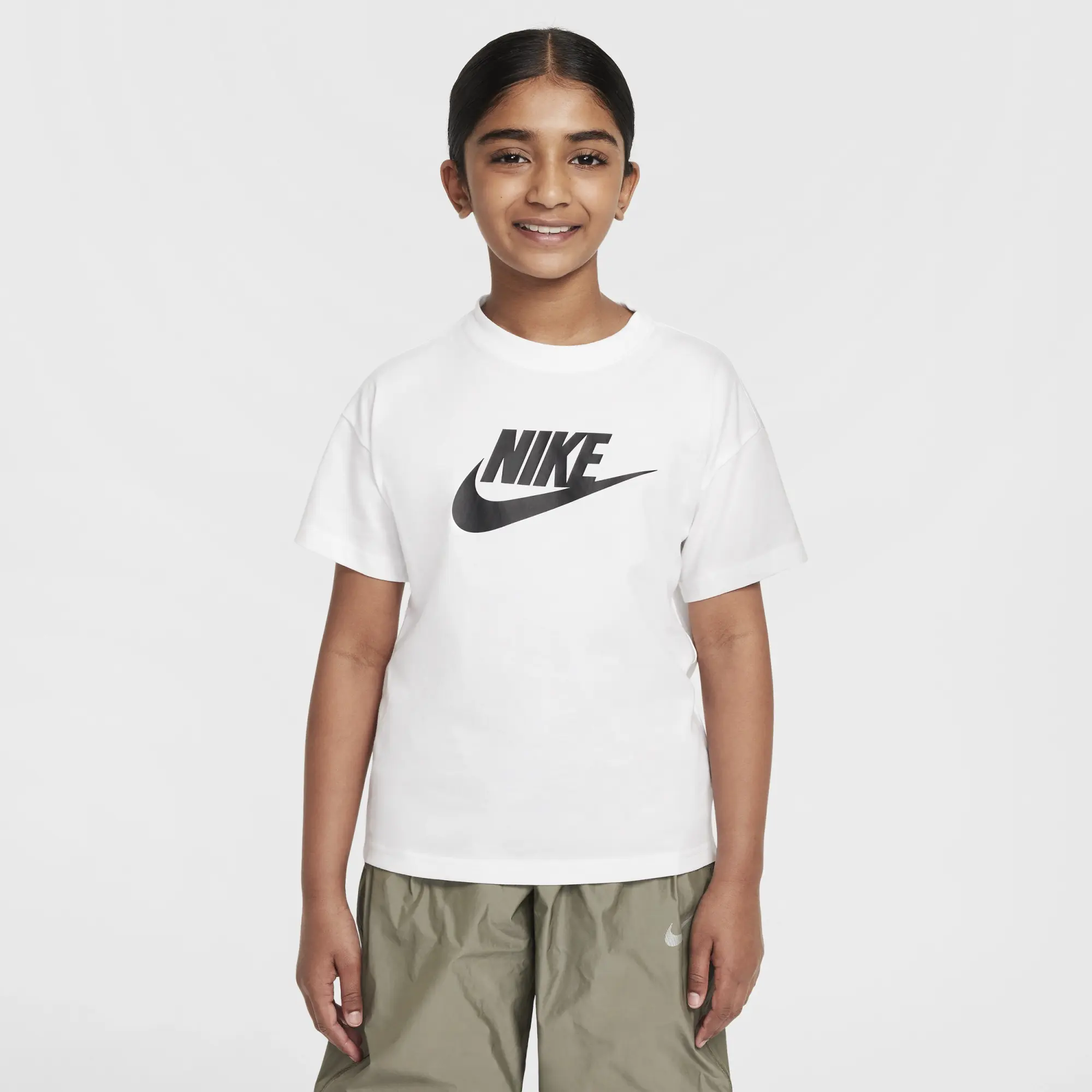 Nike Sportswear Older Kids' (Girls') T-Shirt - White