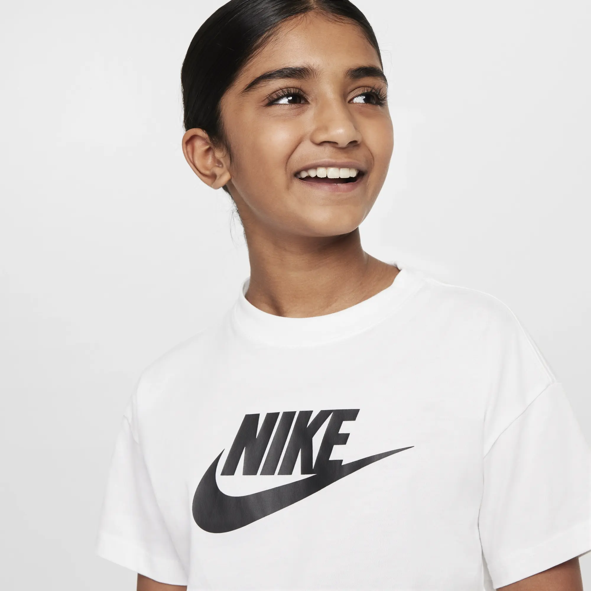 Nike Sportswear Older Kids' (Girls') T-Shirt - White