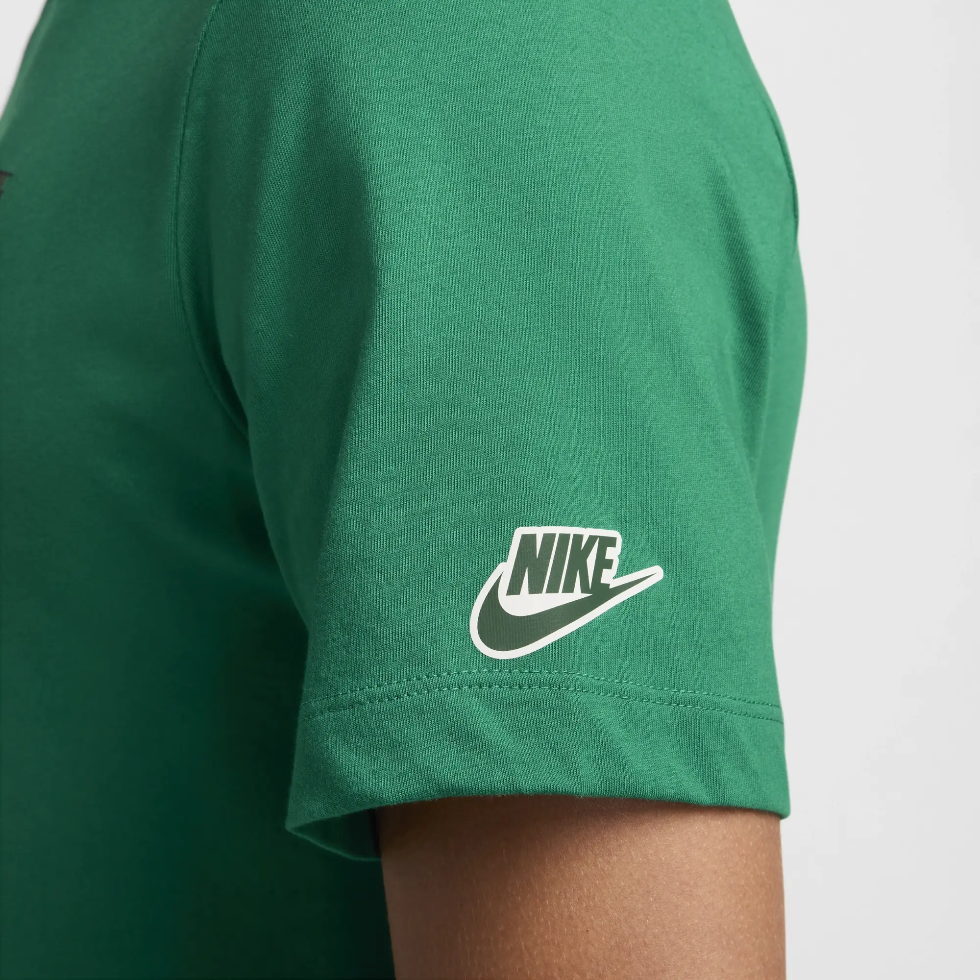 Nike Club Men's T-Shirt - Green - Cotton/Polyester