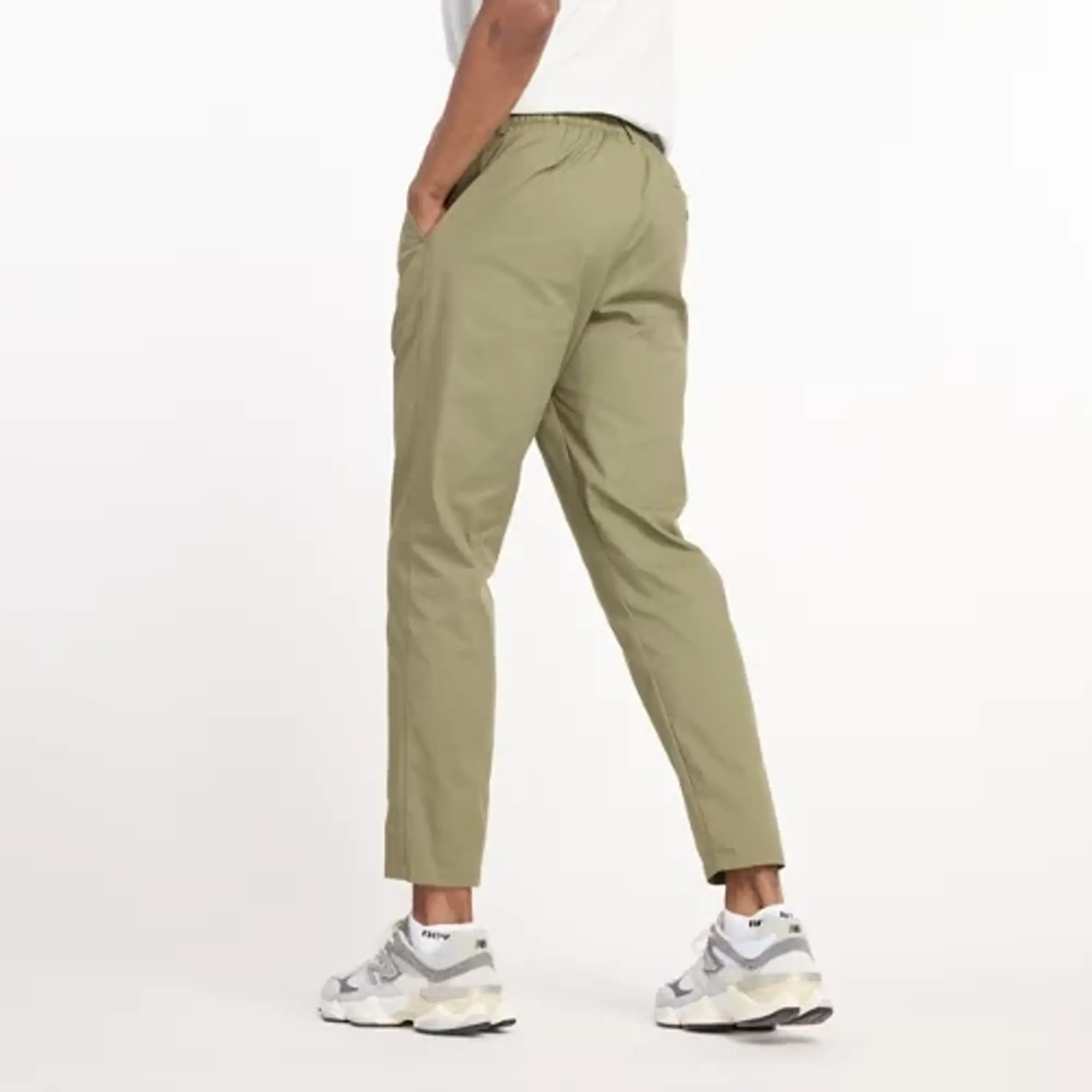 New Balance Men's Athletics Standard Tapered Pant 30 in Green Cotton Twill