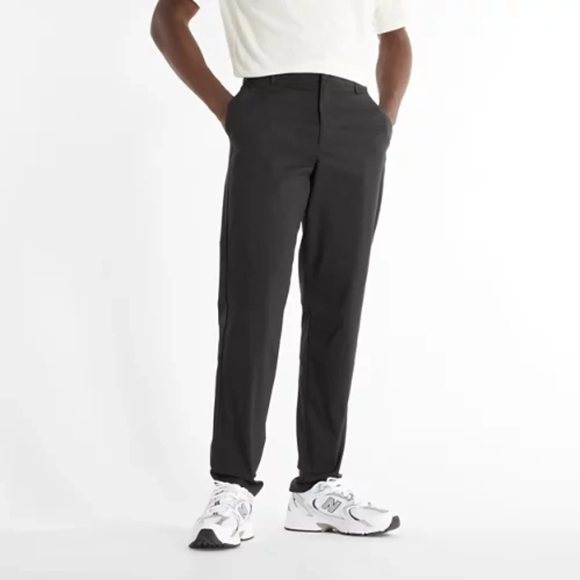 New Balance Men's Athletics Standard Tapered Pant 32 in Black Cotton Twill