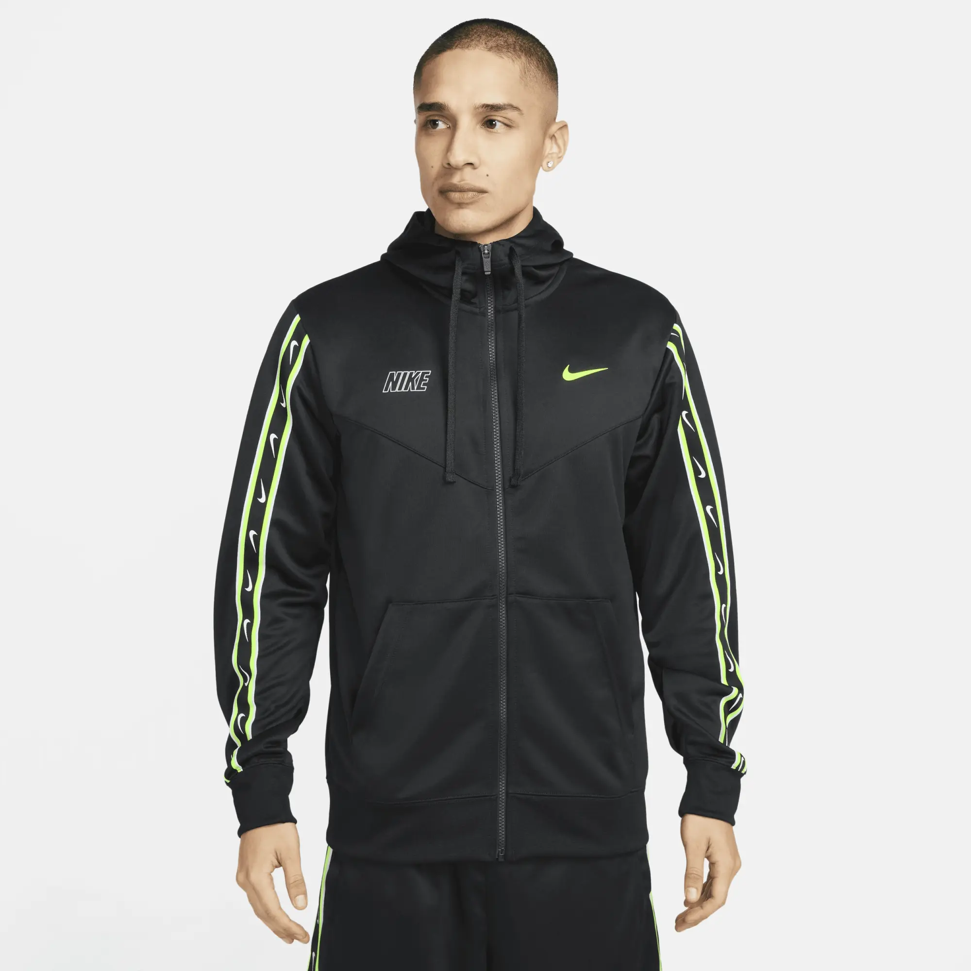 Nike - Black Sportswear Repeat Sweatshirt