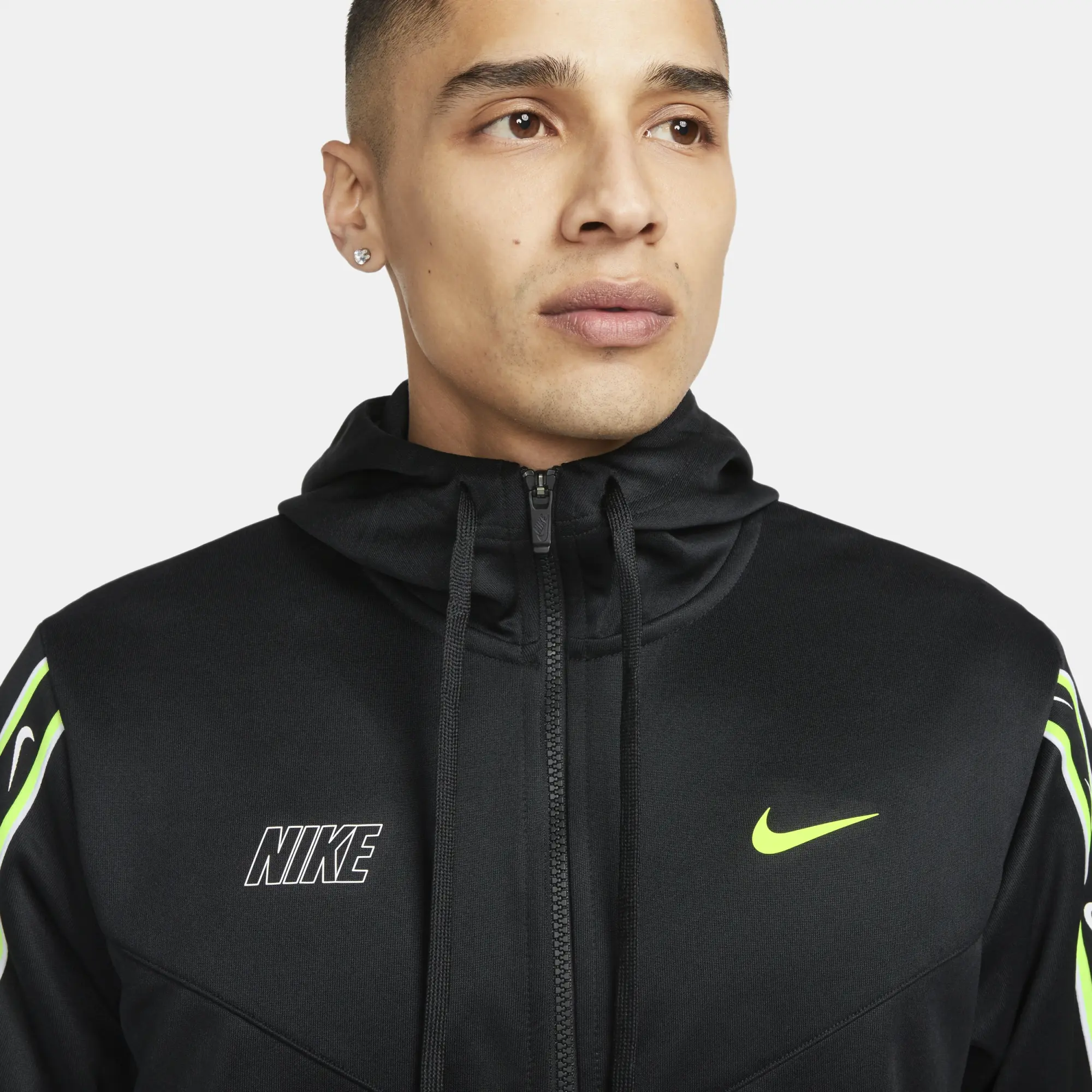 Nike - Black Sportswear Repeat Sweatshirt