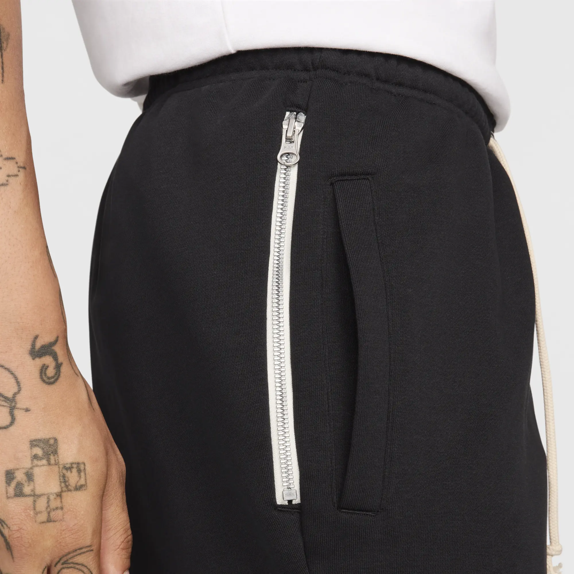 Nike Standard Issue Men's Dri-FIT Basketball Trousers - Black - Fleece