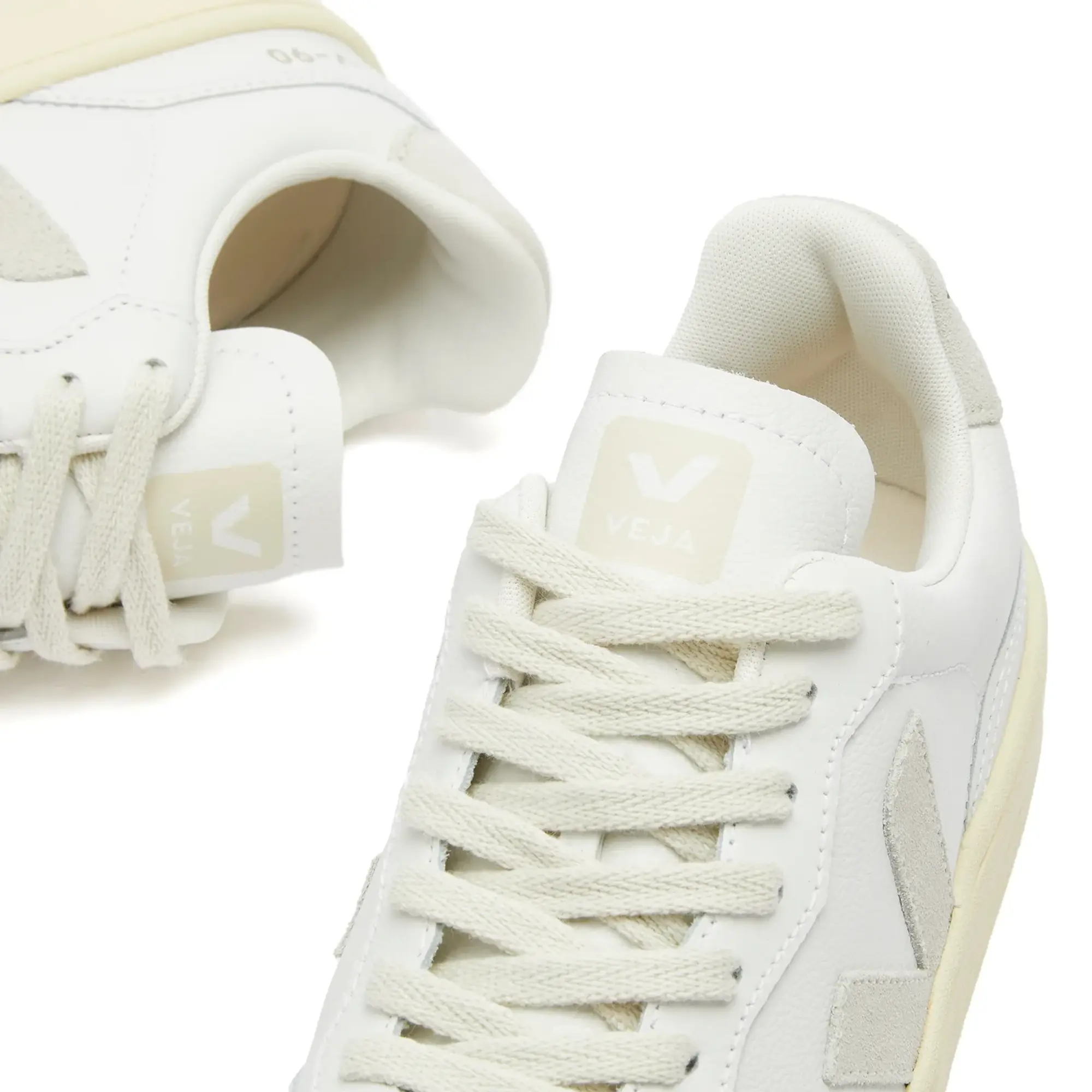 Veja V-90 Women's, White