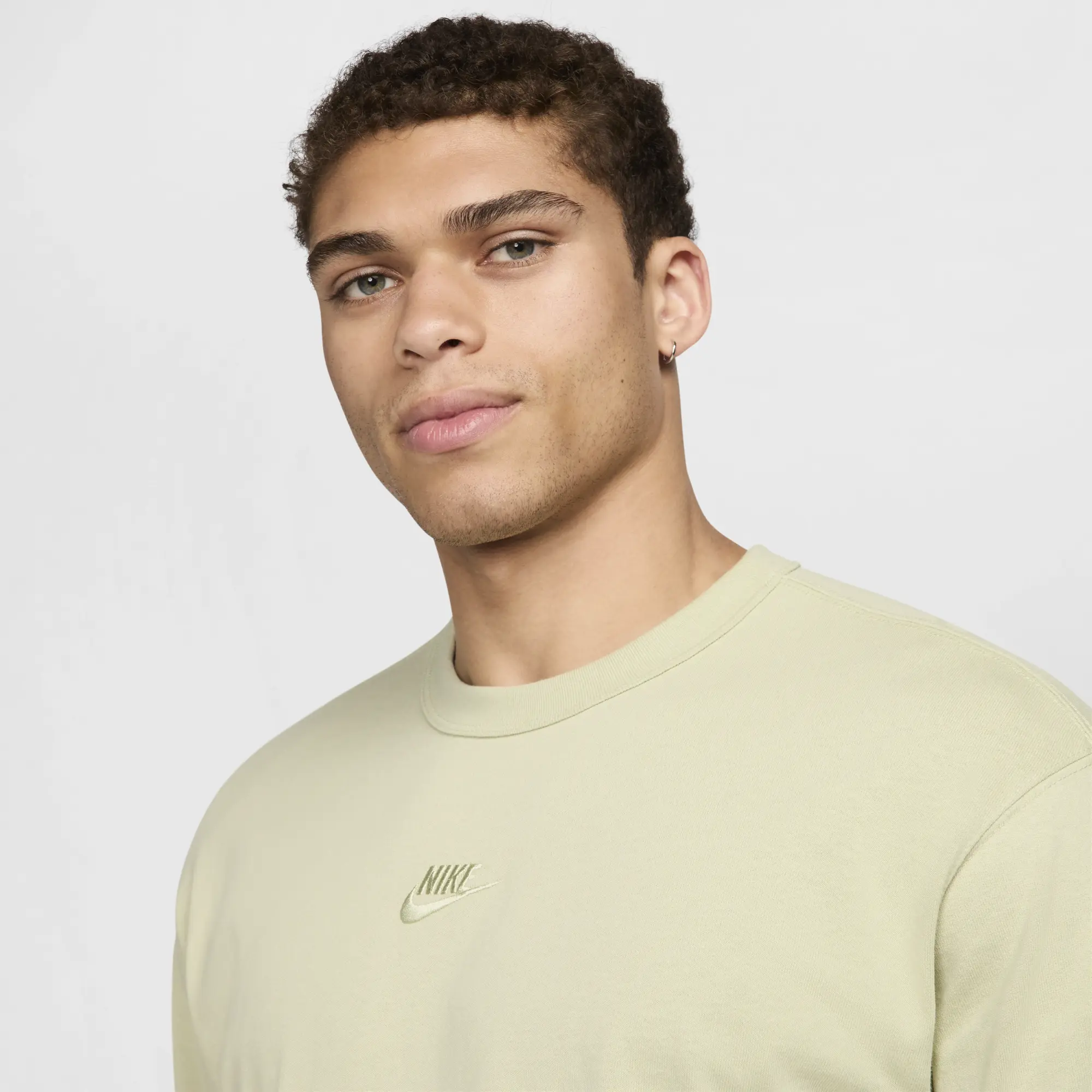 Nike Premium Essentials T-Shirt, Green