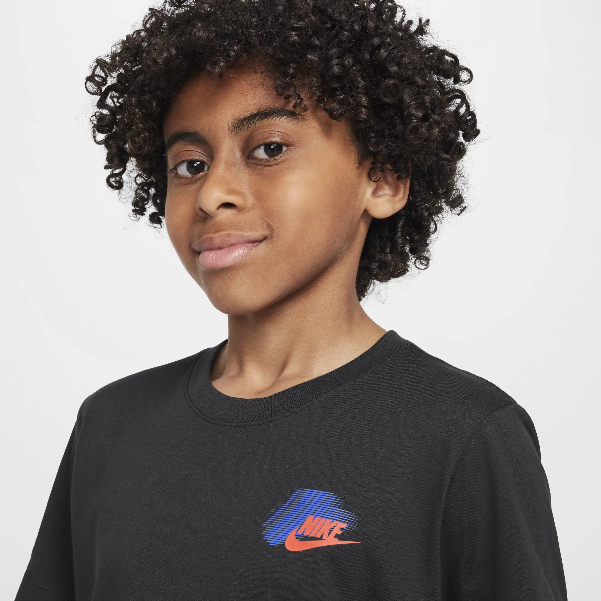 Nike Sportswear Standard Issue Older Kids' (Boys') Graphic T-Shirt - Black