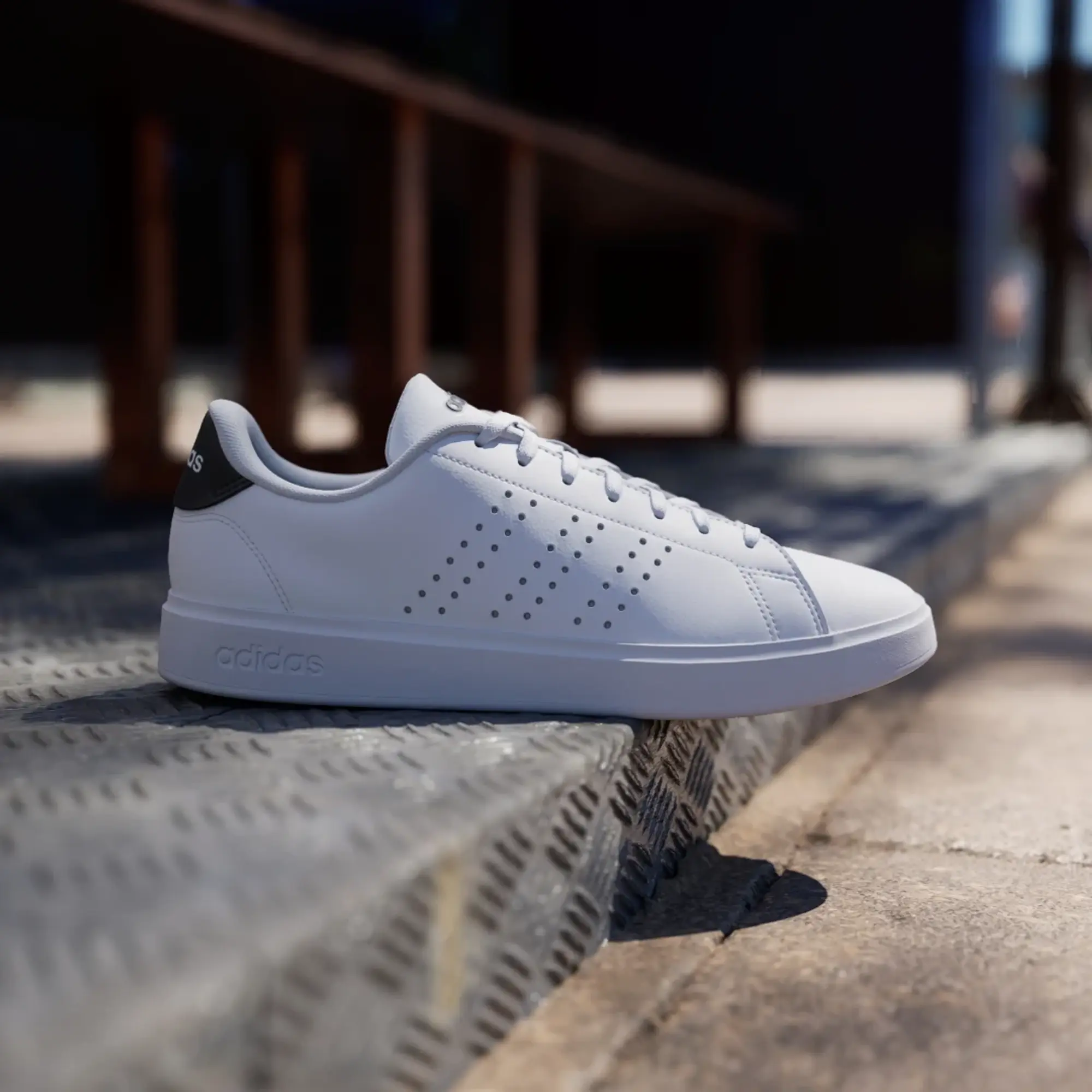 adidas  ADVANTAGE 2.0  women's Shoes (Trainers) in White