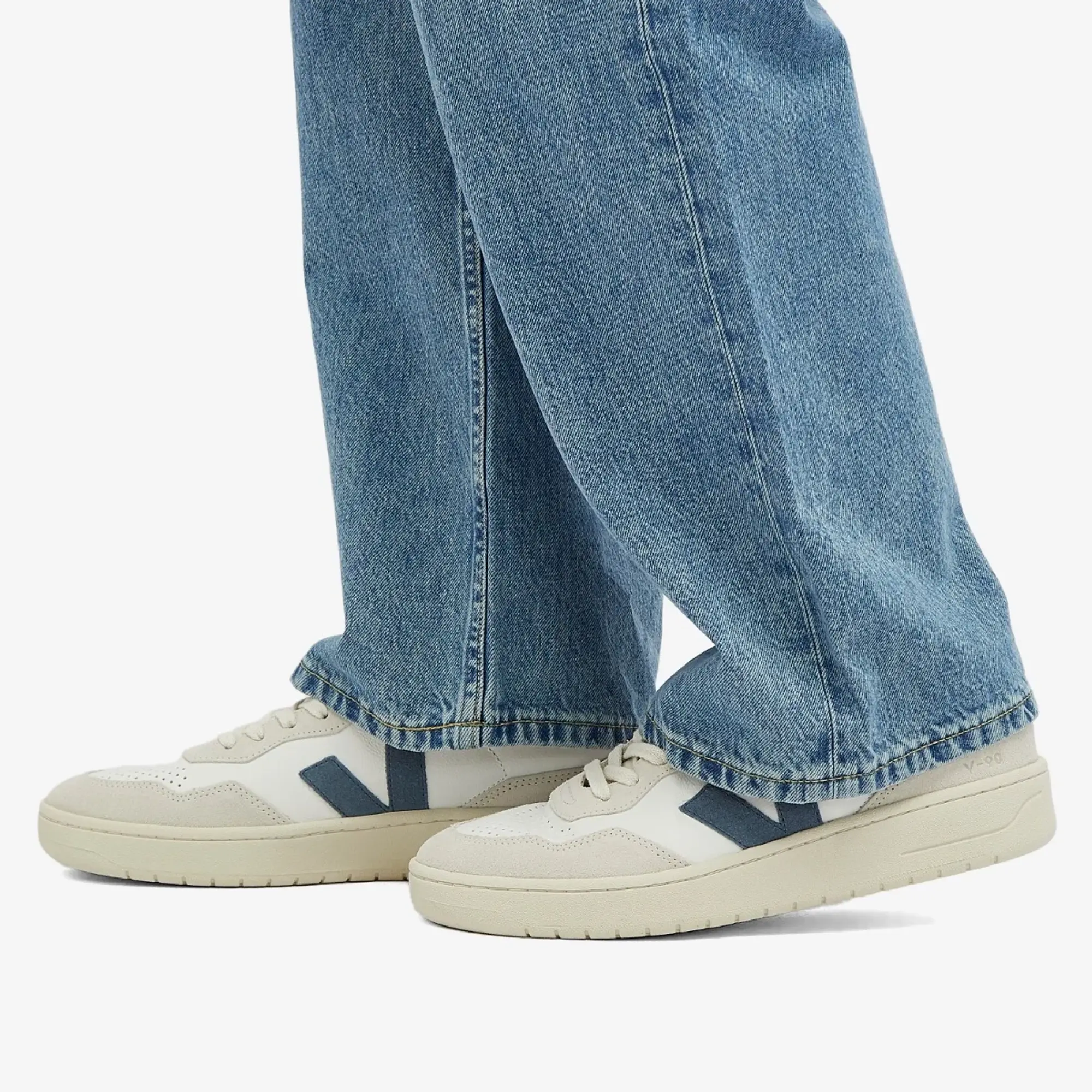 Veja V-90 Trainers
