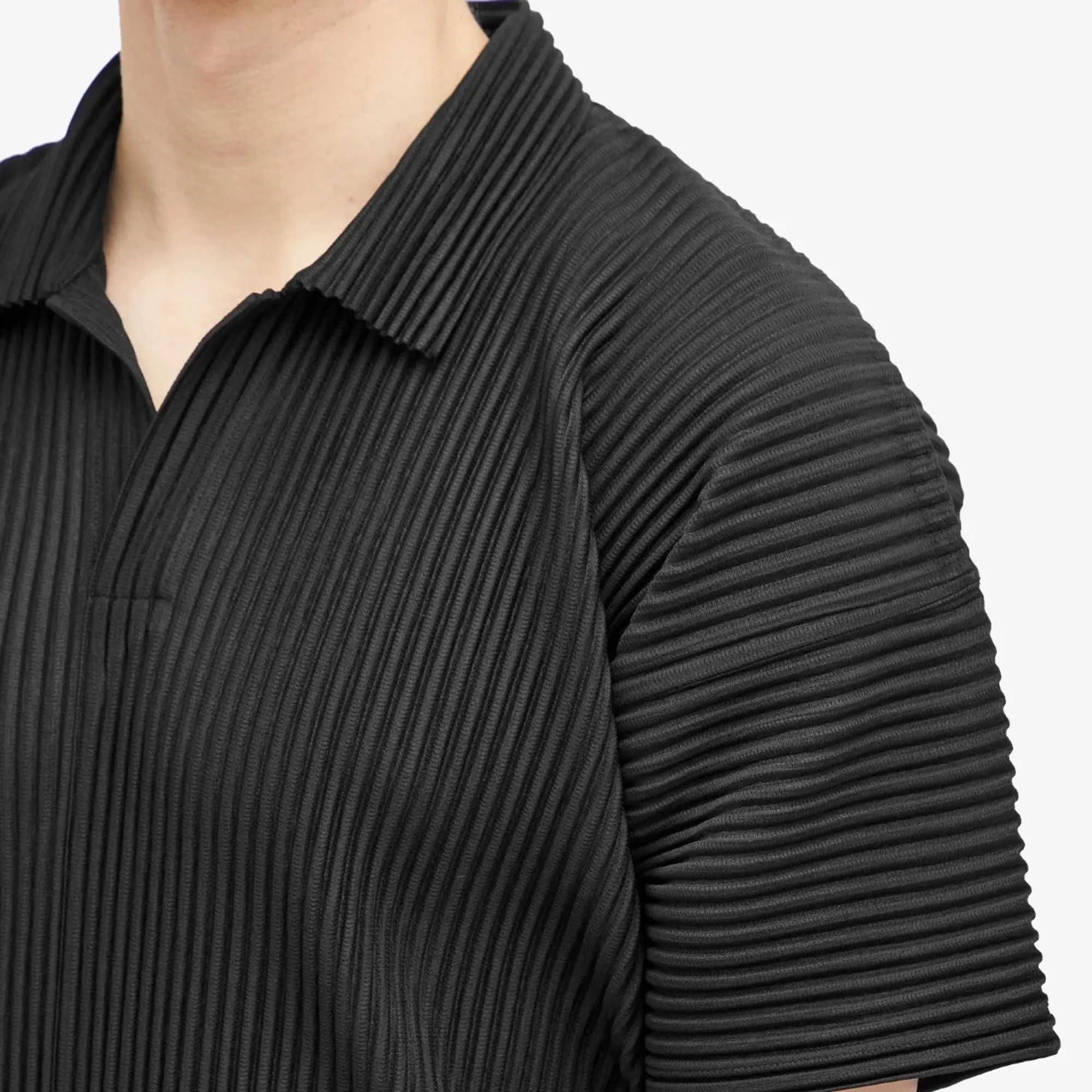 Homme Plissé Issey Miyake Men's Pleated Polo Shirt Black