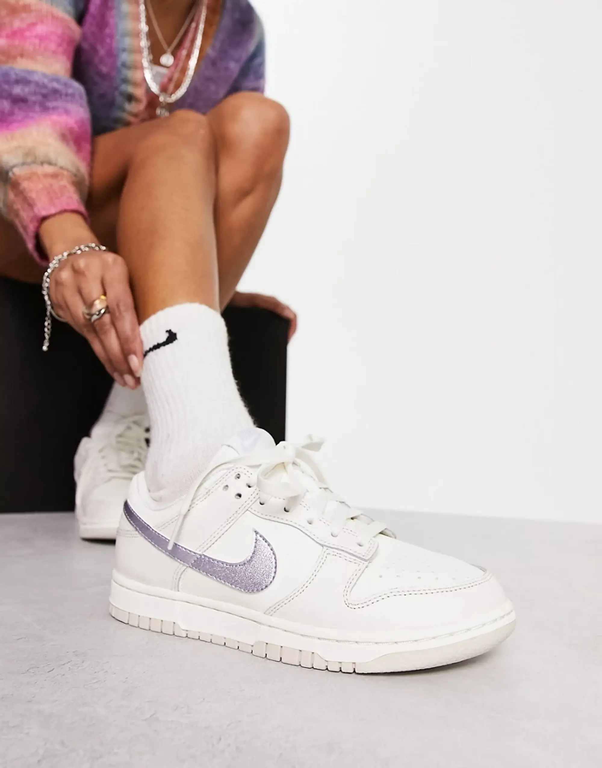 Nike  DUNK LOW  women's Shoes (Trainers) in Beige