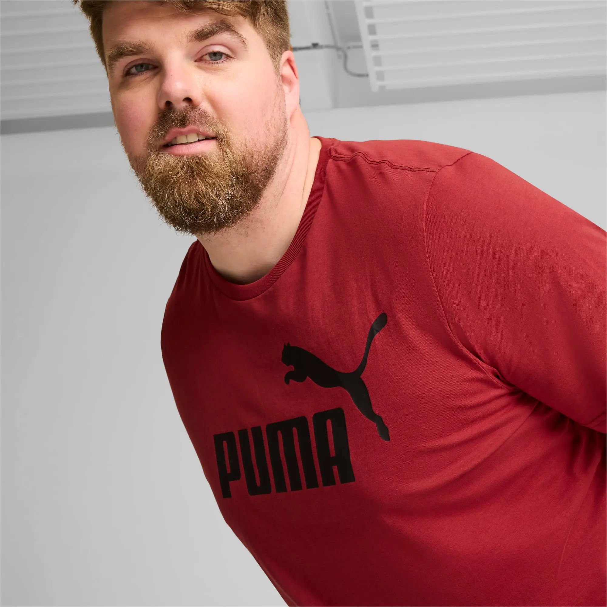 Puma Ess Logo Tee (S) T-Shirt Mens - Red