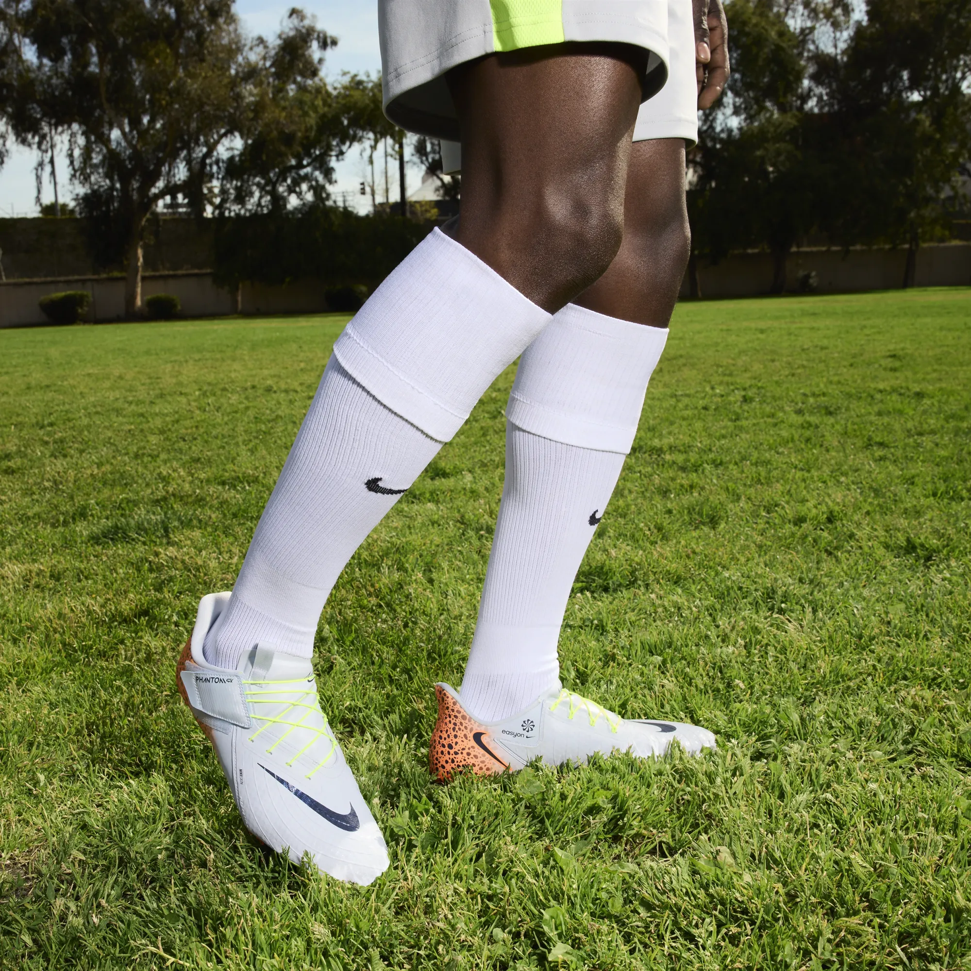 Men Sz 13 Nike Phantom GX 2 Academy EasyOn FGMG Electric Soccer Cleat FN8199-900 Nike Phantom GX 2 Academy EasyOn Electric MG Low-Top Soccer  main image 2