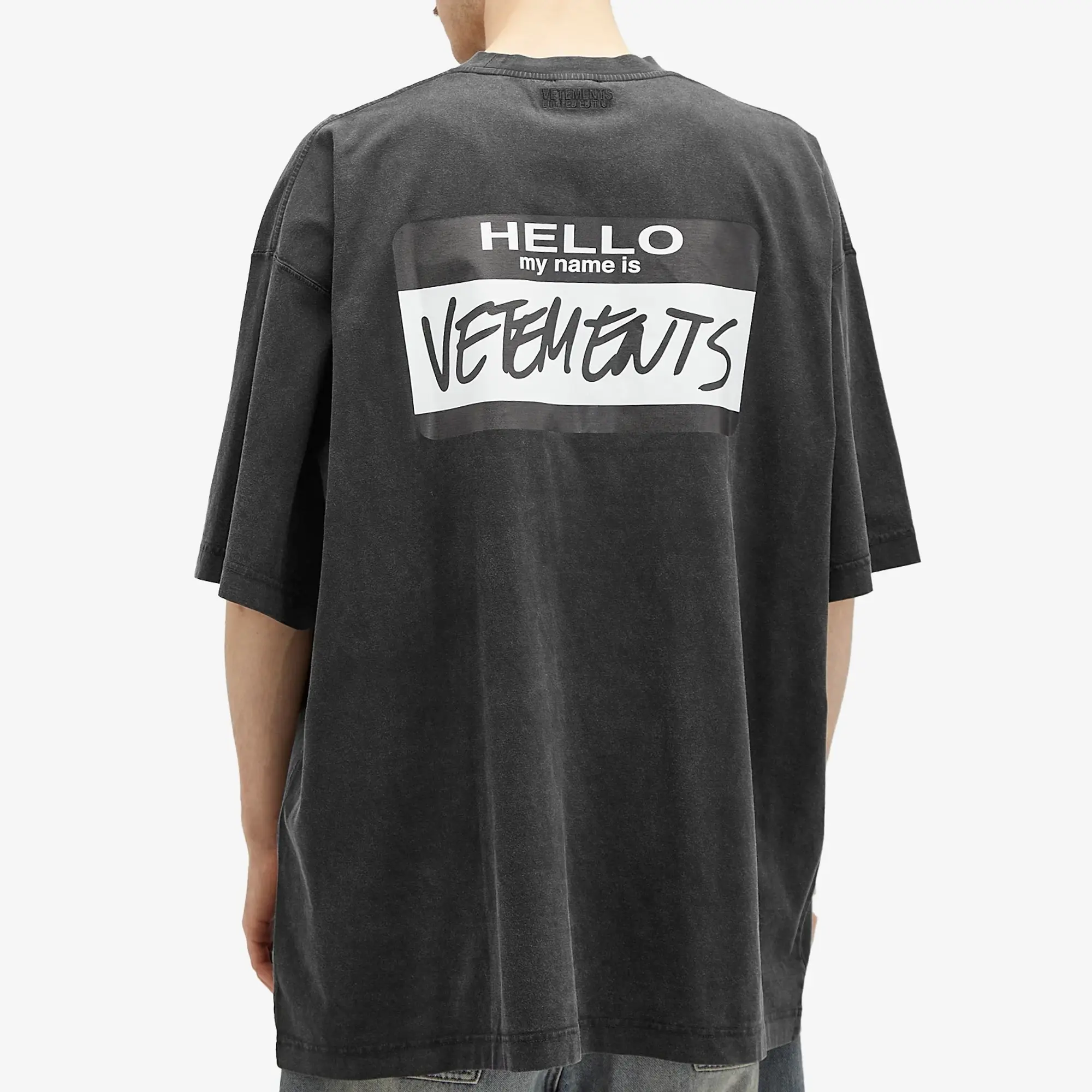 VETEMENTS Men's Hello My Name Is VETEMENTS Men's T-Shirt