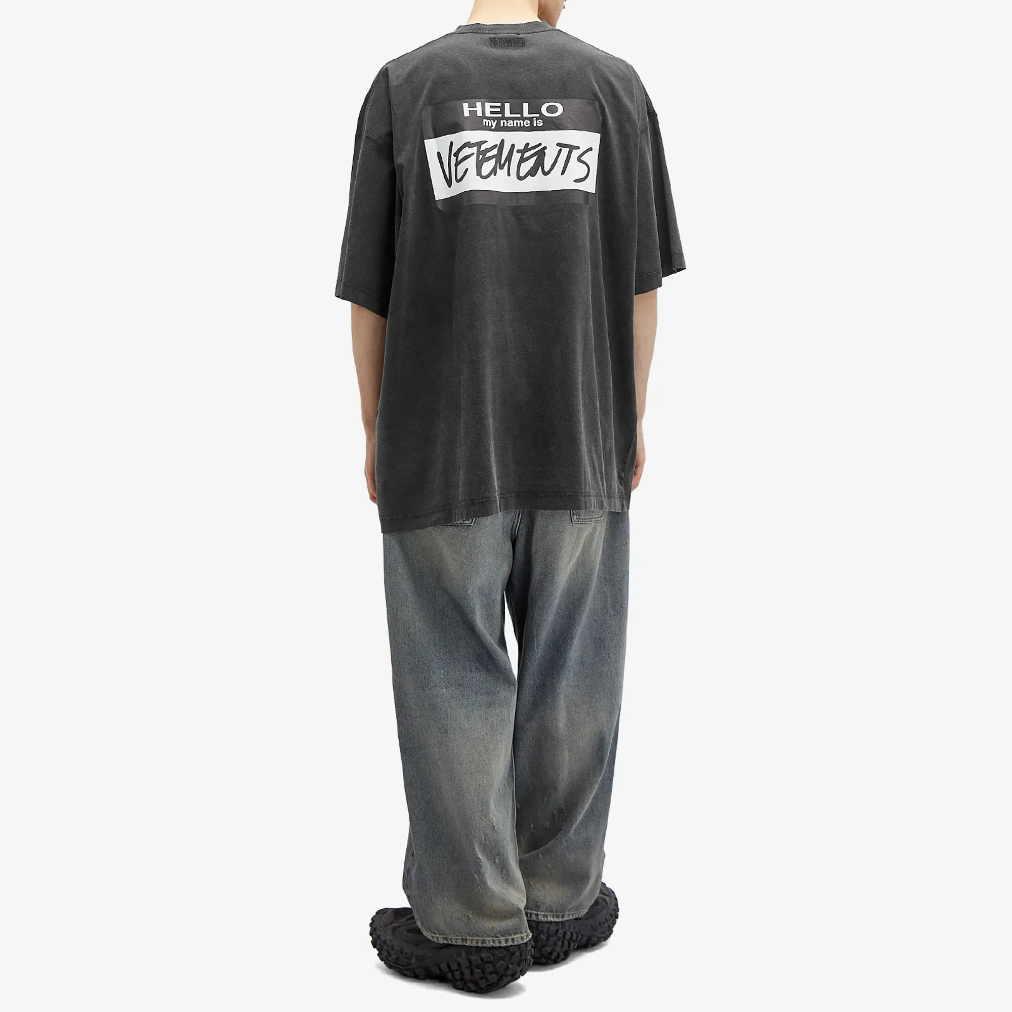 VETEMENTS Men's Hello My Name Is VETEMENTS Men's T-Shirt Black