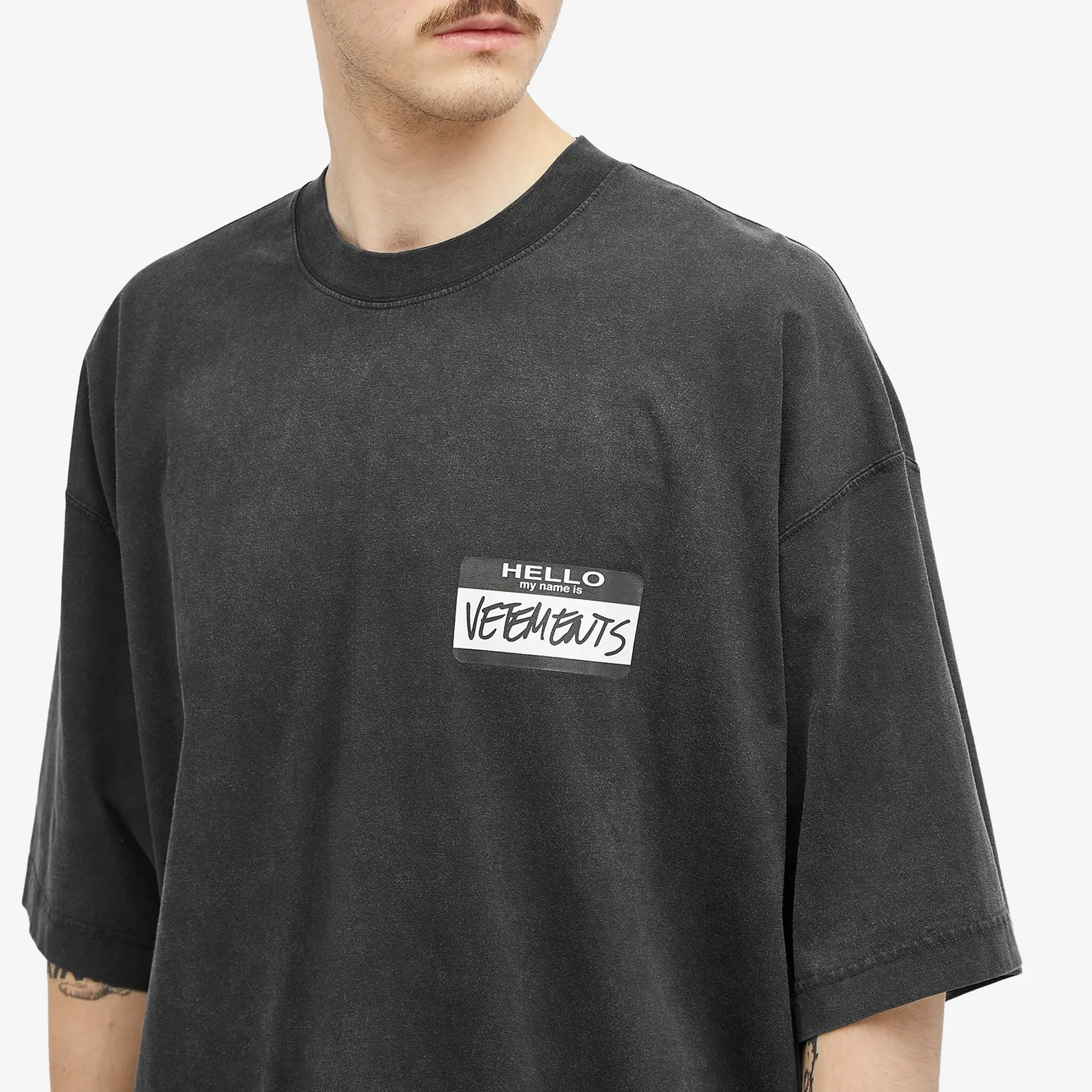 VETEMENTS Men's Hello My Name Is VETEMENTS Men's T-Shirt