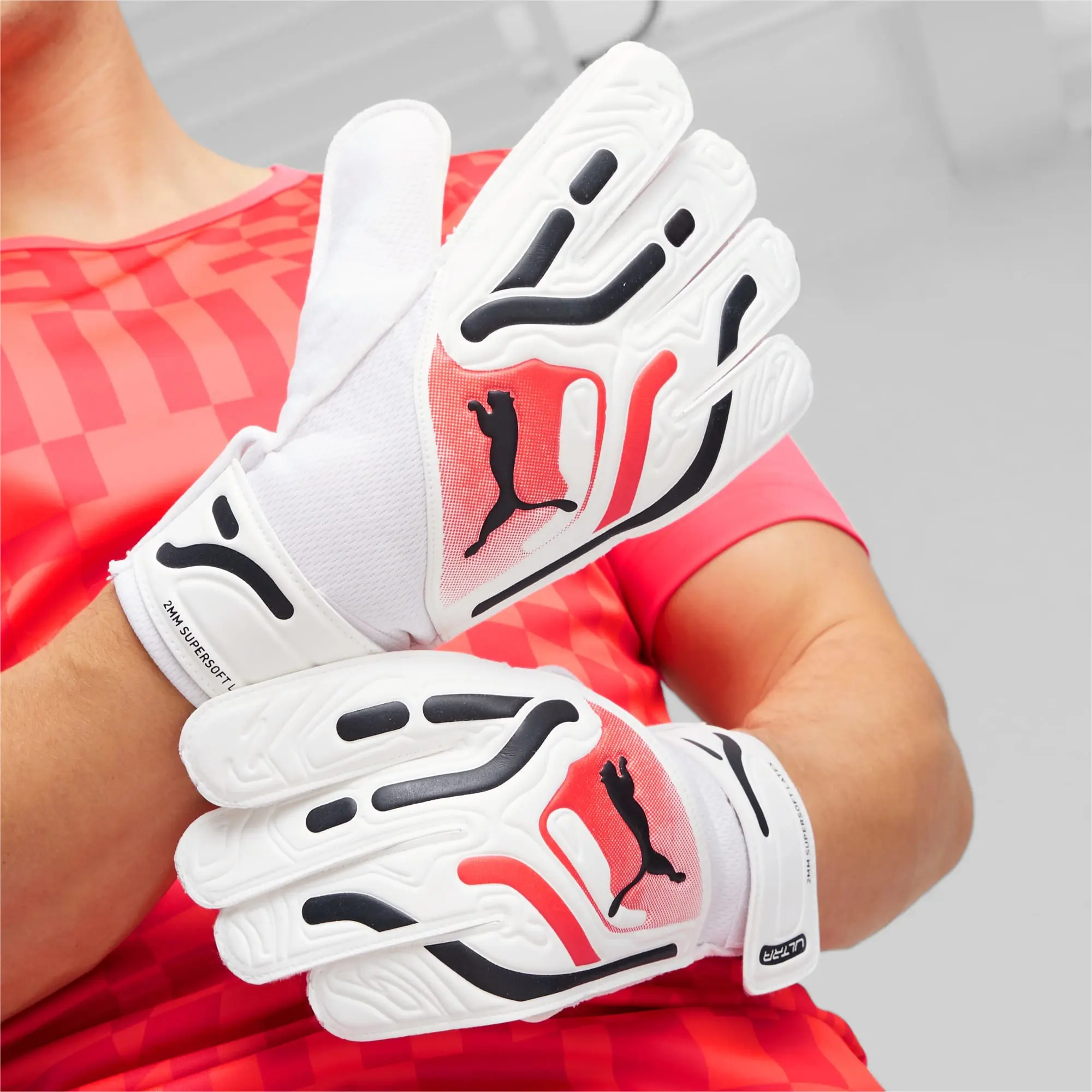 PUMA Ultra Play Rc Goalkeeper Gloves, White/Ultra Blue/Fire Orchid