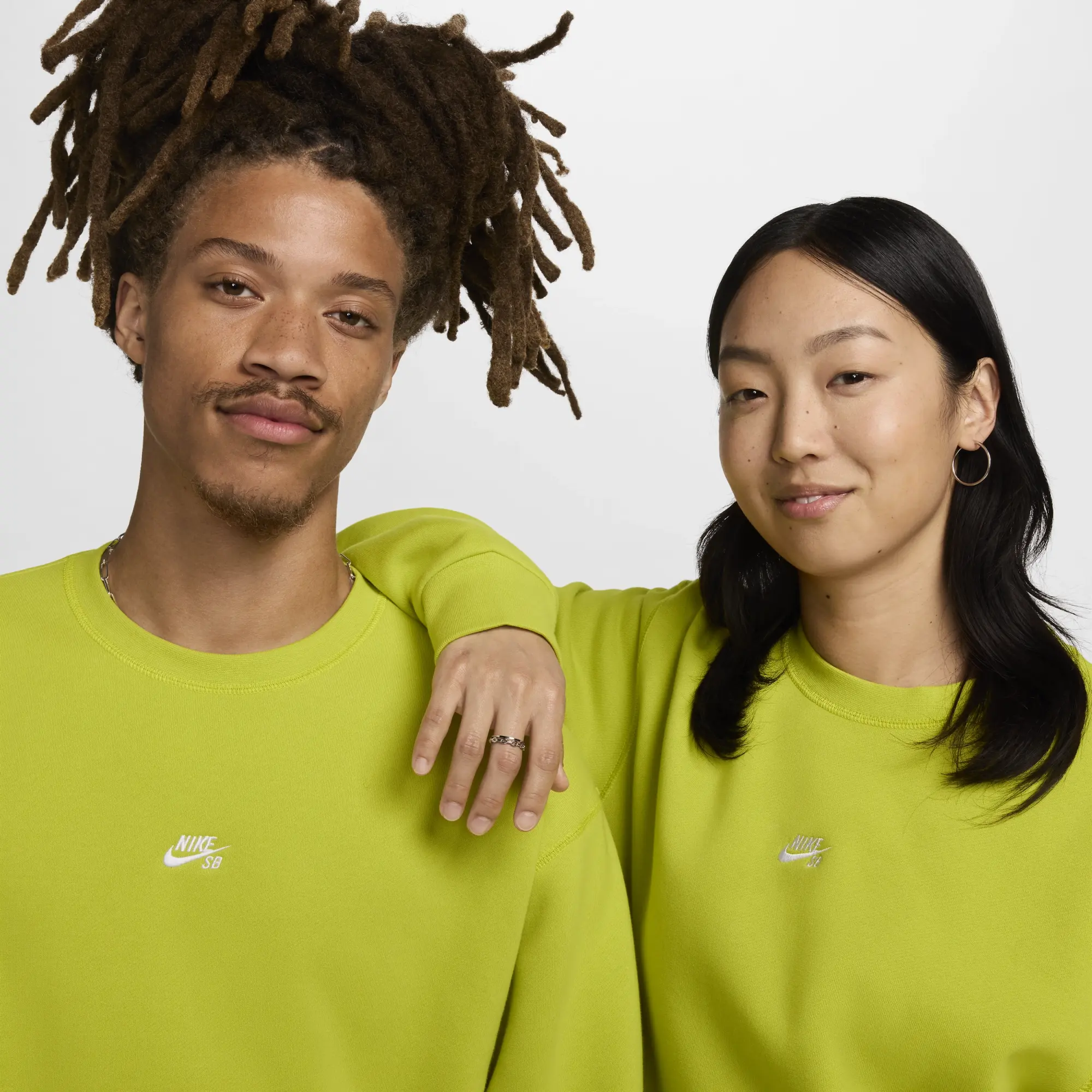 Nike Sb Essential Logo Crew Neck Sweatshirt In Cactus Green