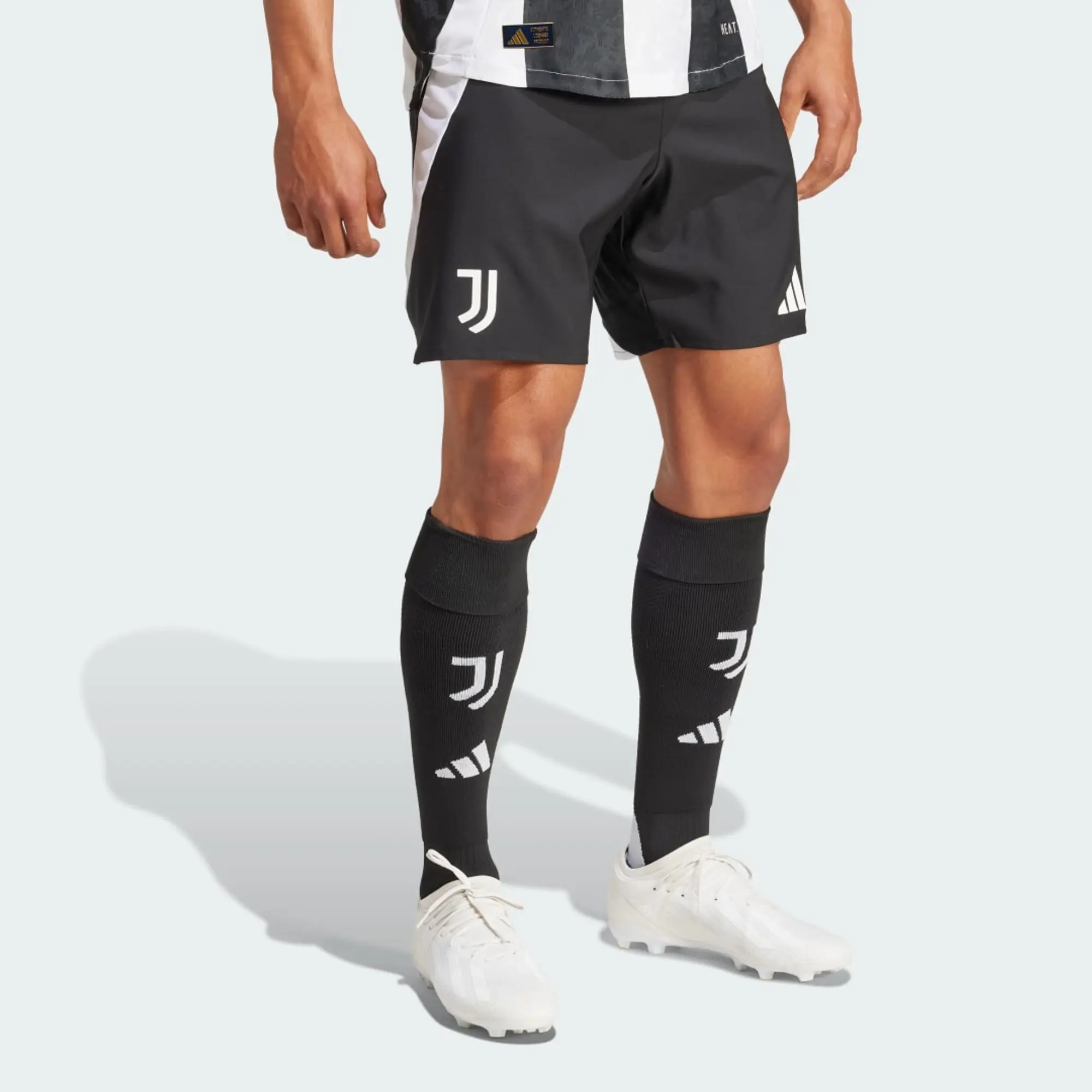 Adidas Juventus Authentic 24/25 Home Shorts  L -