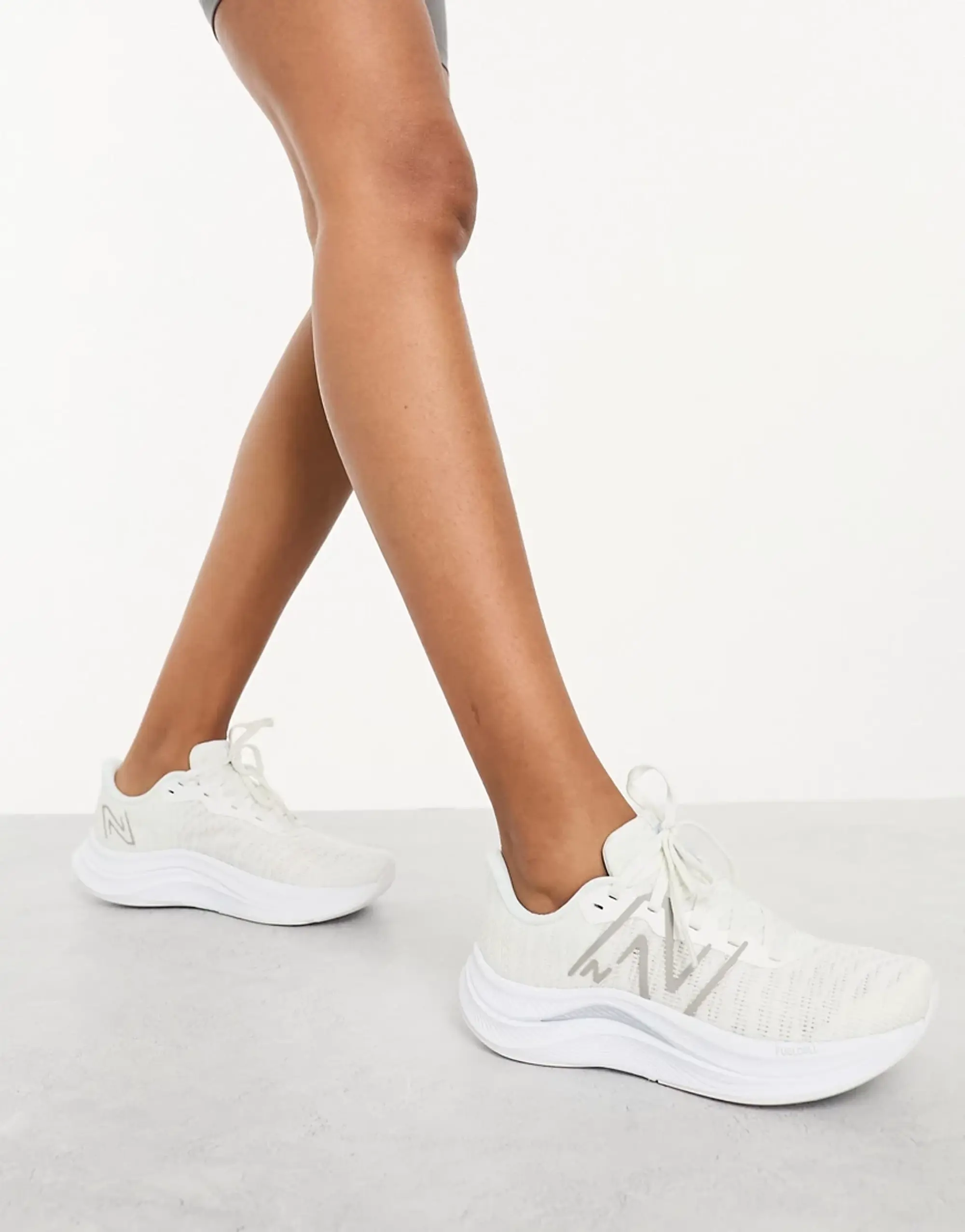 New Balance Fcpr Trainers In White-Black