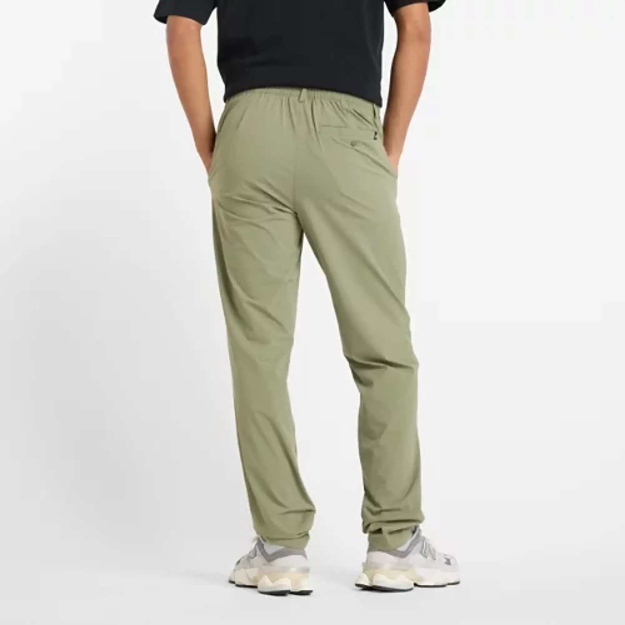 New Balance Men's Athletics Ripstop Standard Tapered Pant 32 in Green Polywoven