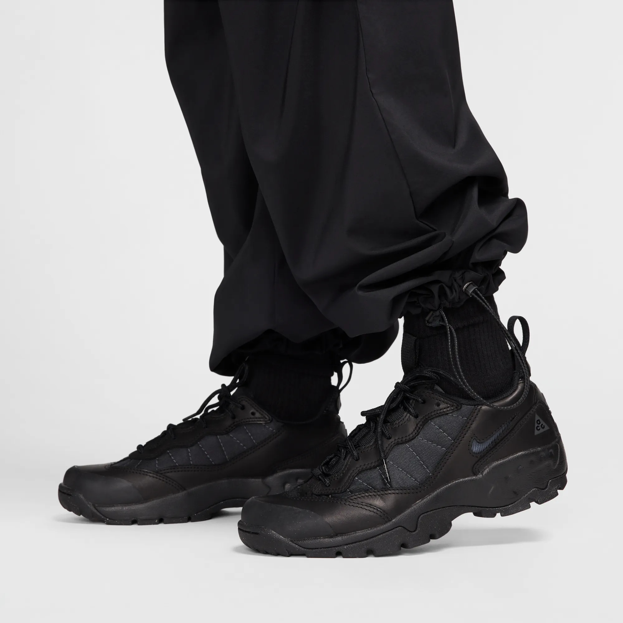 Nike ACG 'Activitorium' Women's High-Waisted UV Trousers - Black