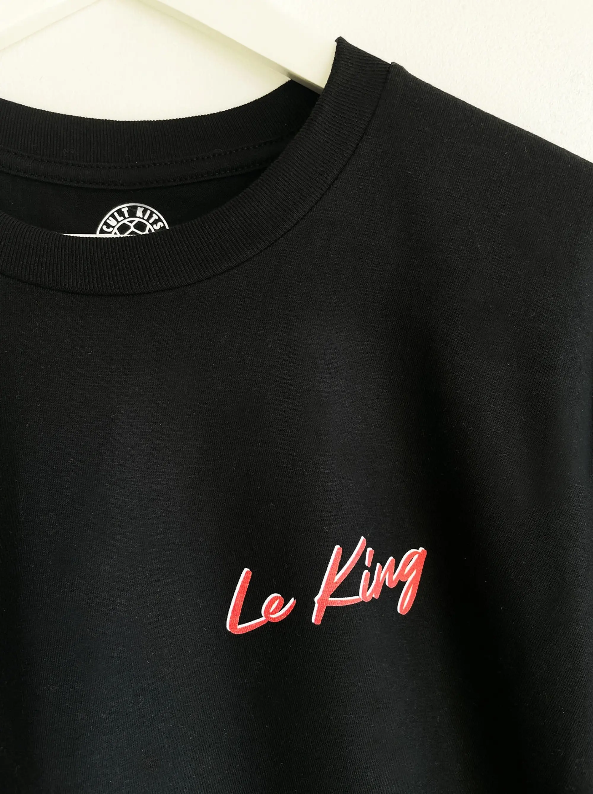 CANTONA 'LE KING' BOOTLEG TEE | Cult Kits, Small / Manchester United / White