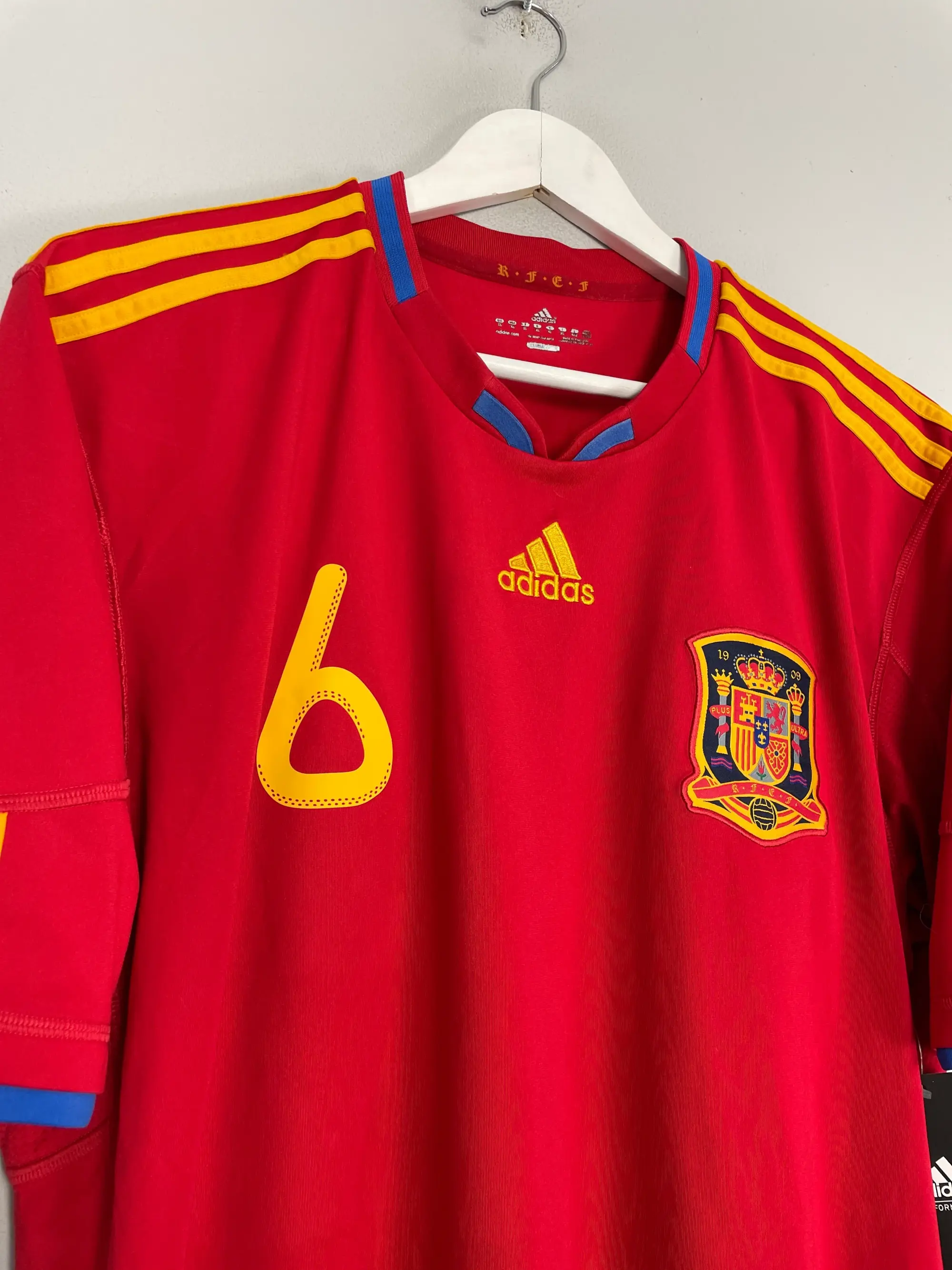 2010/11 SPAIN A.INIESTA #6 *BNWT* HOME SHIRT (XL) ADIDAS