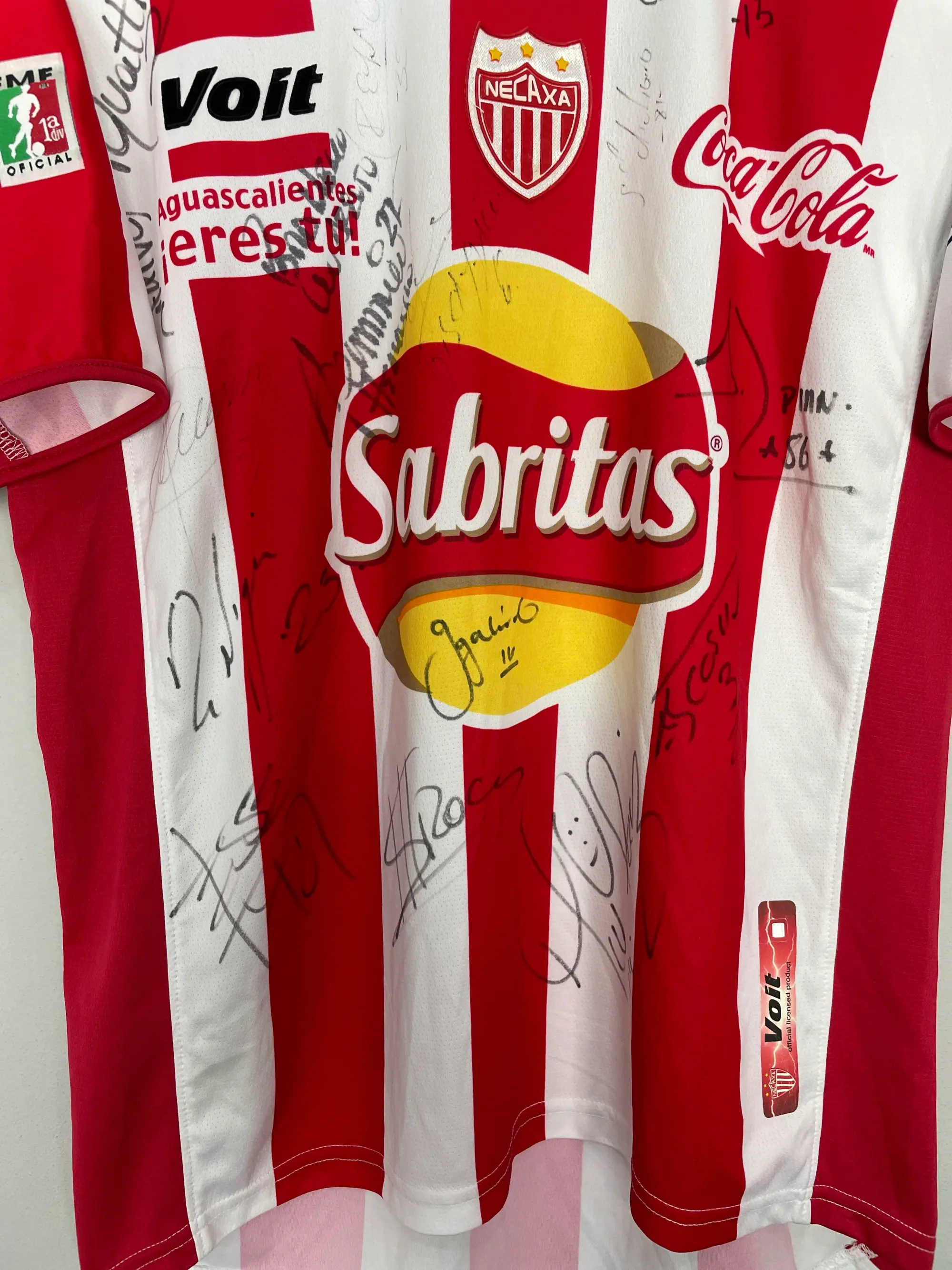 2008/09 NECAXA *SQUAD SIGNED* HOME SHIRT (M) VOIT
