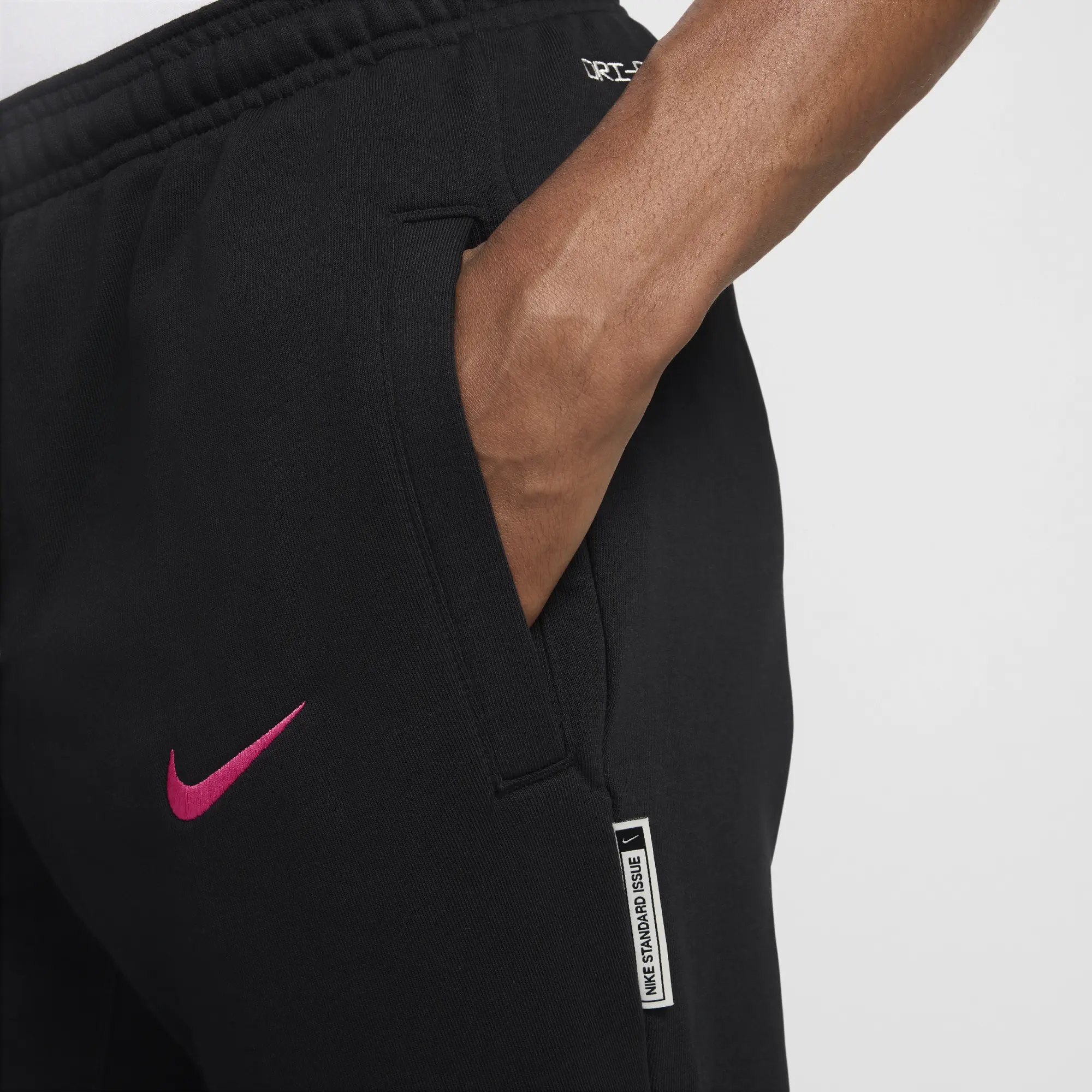 Chelsea Nike Taper Pant - Black