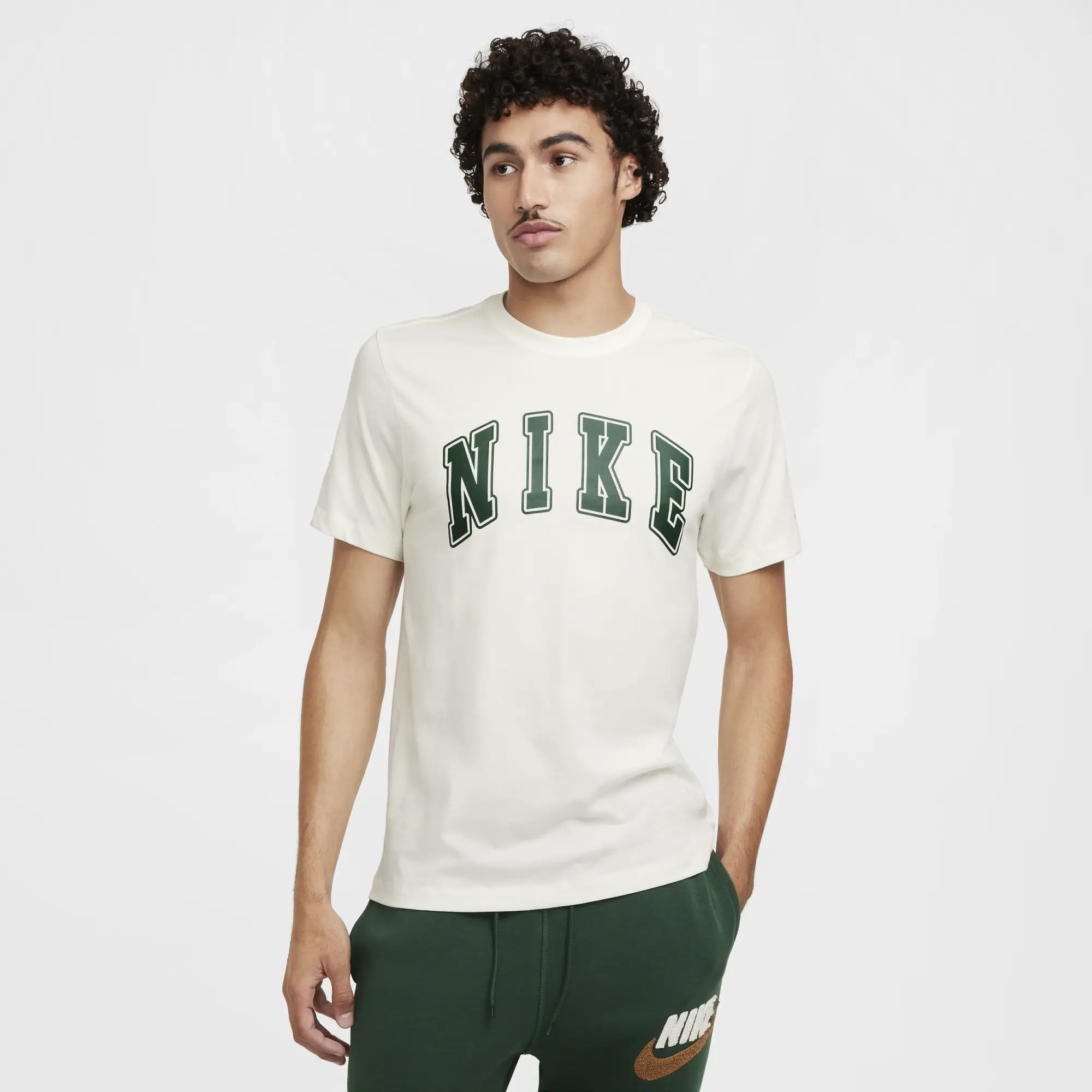 Nike Sportswear Club Men's T-Shirt - White - Cotton/Polyester