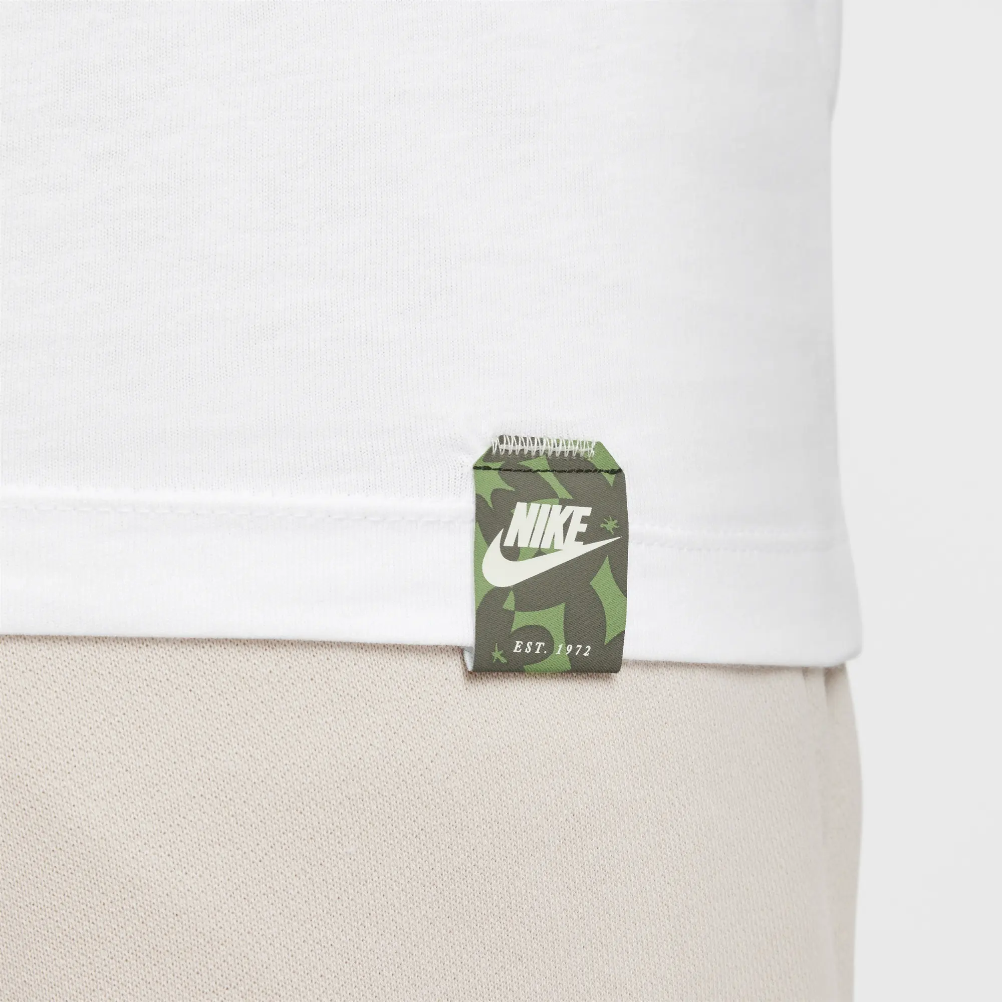 Nike Sportswear Club Long-sleeve T-shirt - White - Cotton/Polyester