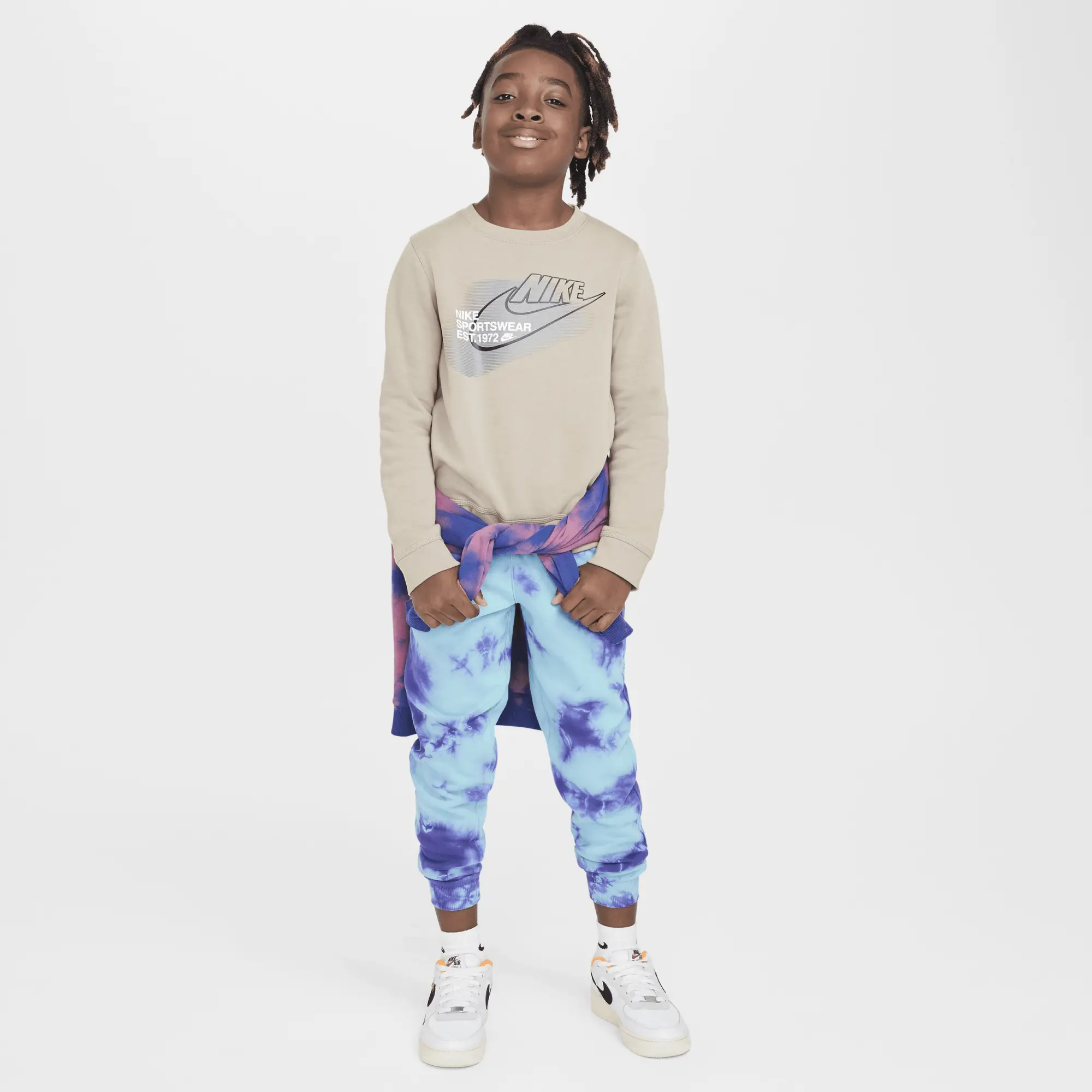 Nike Sportswear Standard Issue Older Kids' (Boys') Crew-Neck Sweatshirt - Brown - Cotton/Polyester