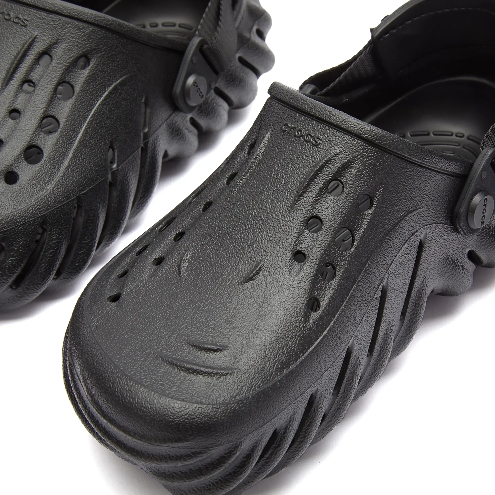 Crocs | Unisex | Echo | Clogs | Black | W6/M5