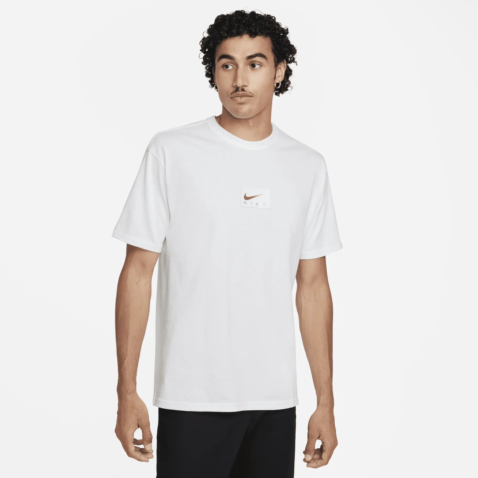 Nike Centre Patch Logo T Shirt In White FZ7970 100 FOOTY.COM